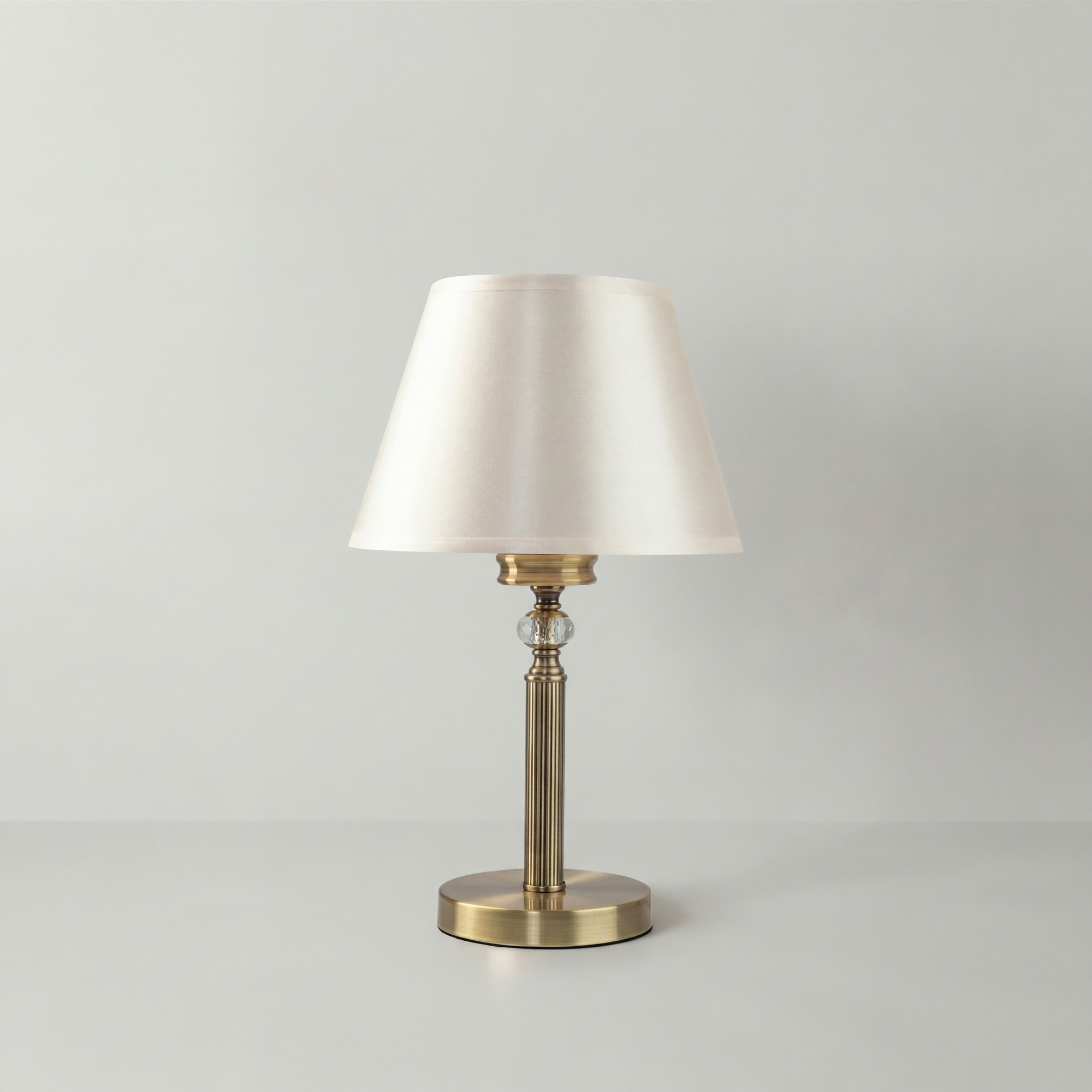 картинка Настольная лампа Freya Alessandra FR2016TL-01BZ магазин pro-decor.kz являющийся официальным дистрибьютором в Казахстане картинка Настольная лампа Freya Alessandra FR2016TL-01BZ от магазина pro-decor.kz