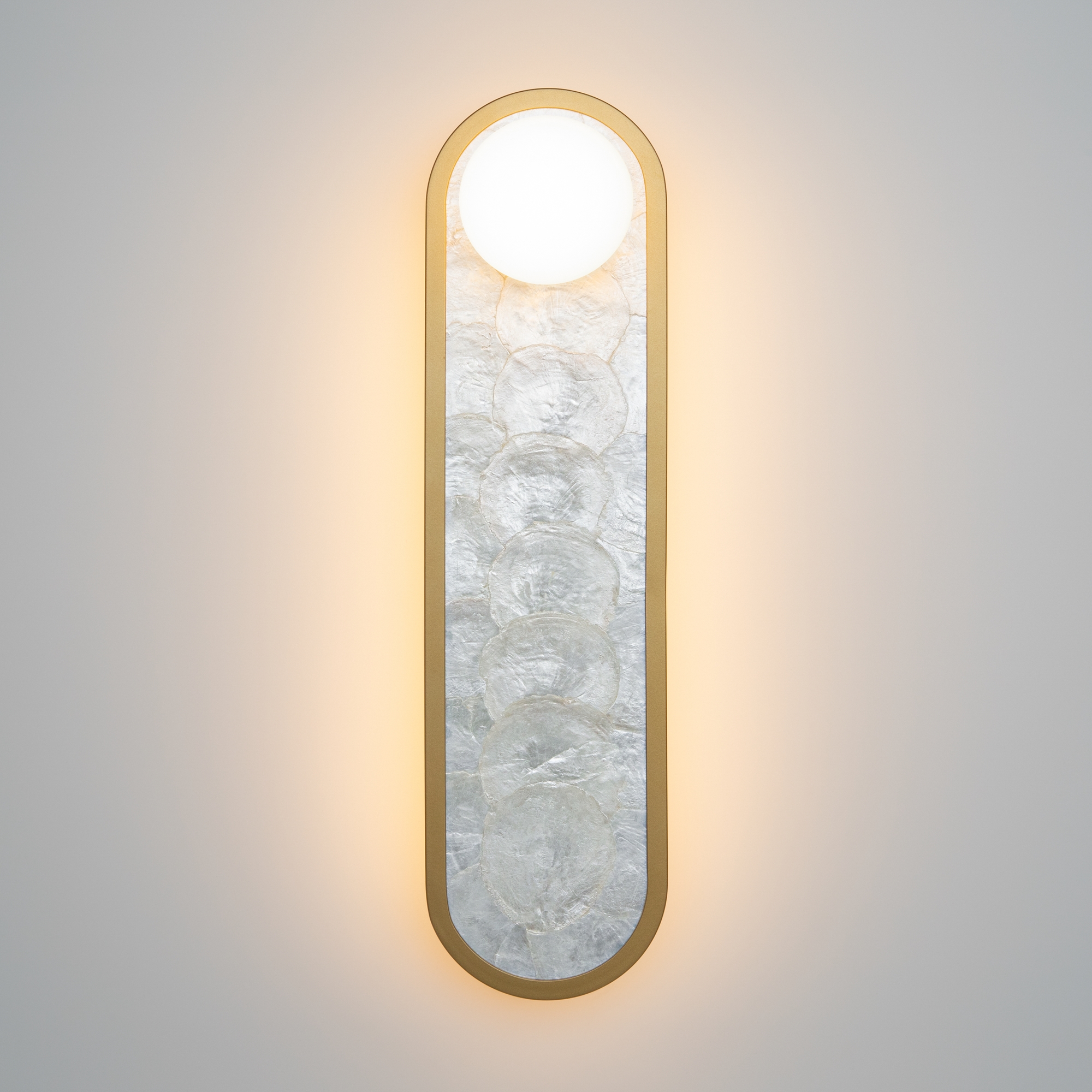 картинка Настенный светильник (бра) Maytoni MOD473WL-L25BSK Perlamour от магазина pro-decor.kz