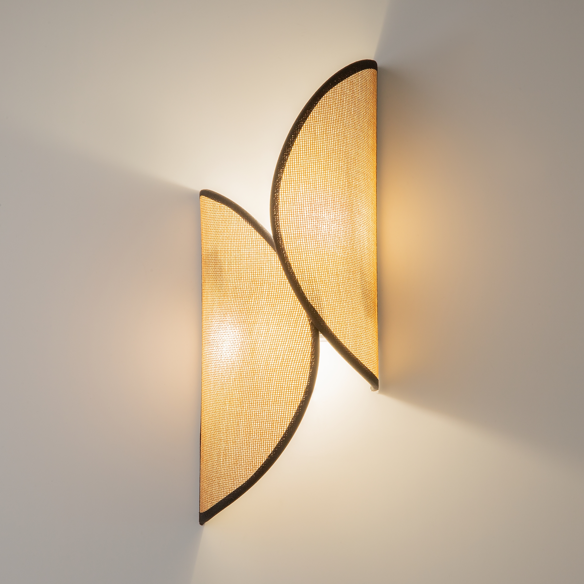 картинка Настенный светильник (бра) Maytoni MOD225WL-02B2 от магазина pro-decor.kz