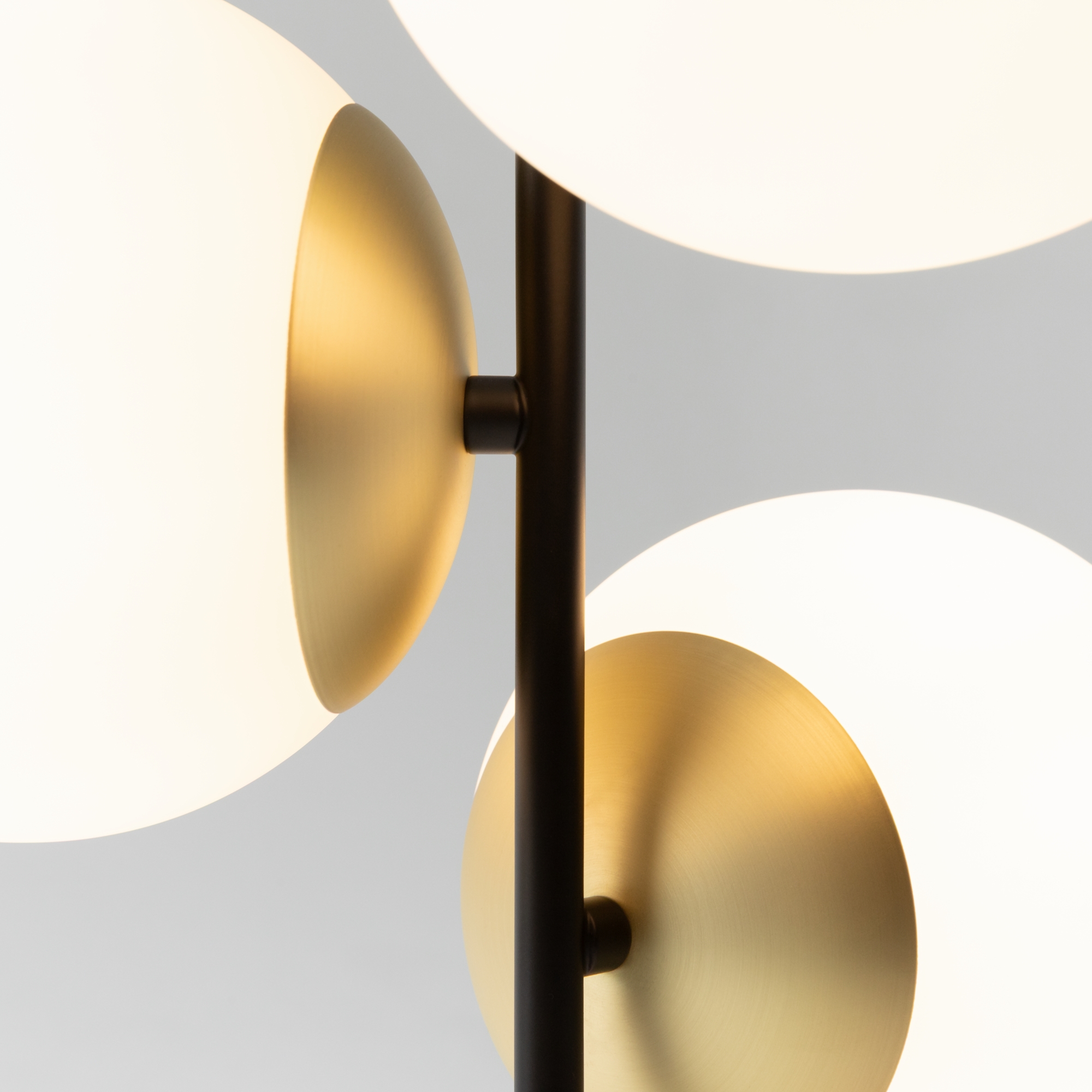 картинка Подвесной светильник Maytoni Nostalgia MOD048PL-03G от магазина pro-decor.kz