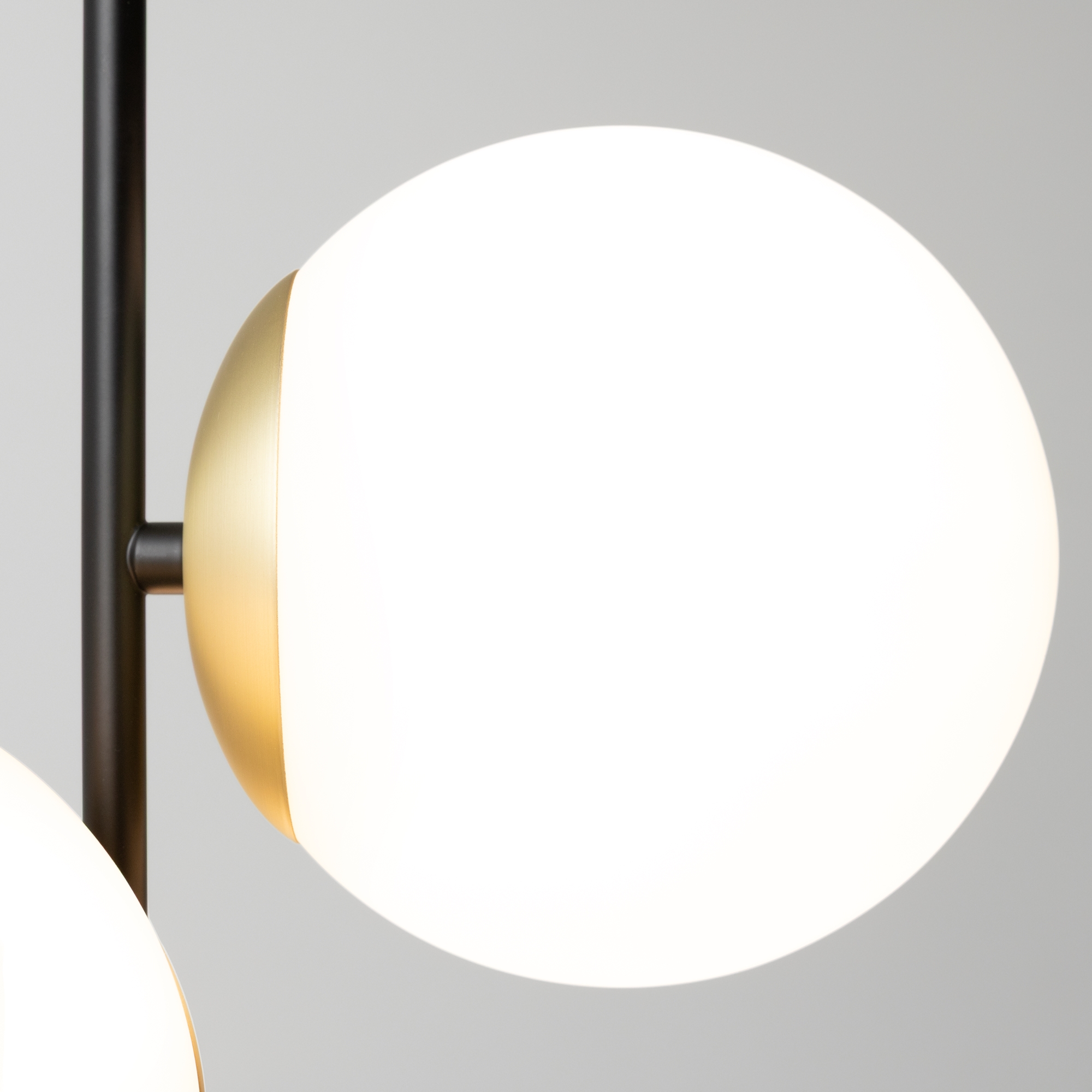 картинка Подвесной светильник Maytoni Nostalgia MOD048PL-03G от магазина pro-decor.kz