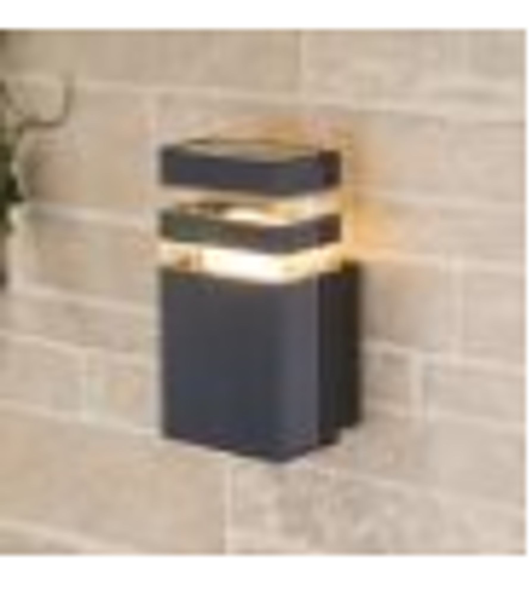 картинка Уличный настенный светильник Maytoni Unter den Linden O578WL-01B магазин pro-decor.kz являющийся официальным дистрибьютором в Казахстане картинка Уличный настенный светильник Maytoni Unter den Linden O578WL-01B от магазина pro-decor.kz