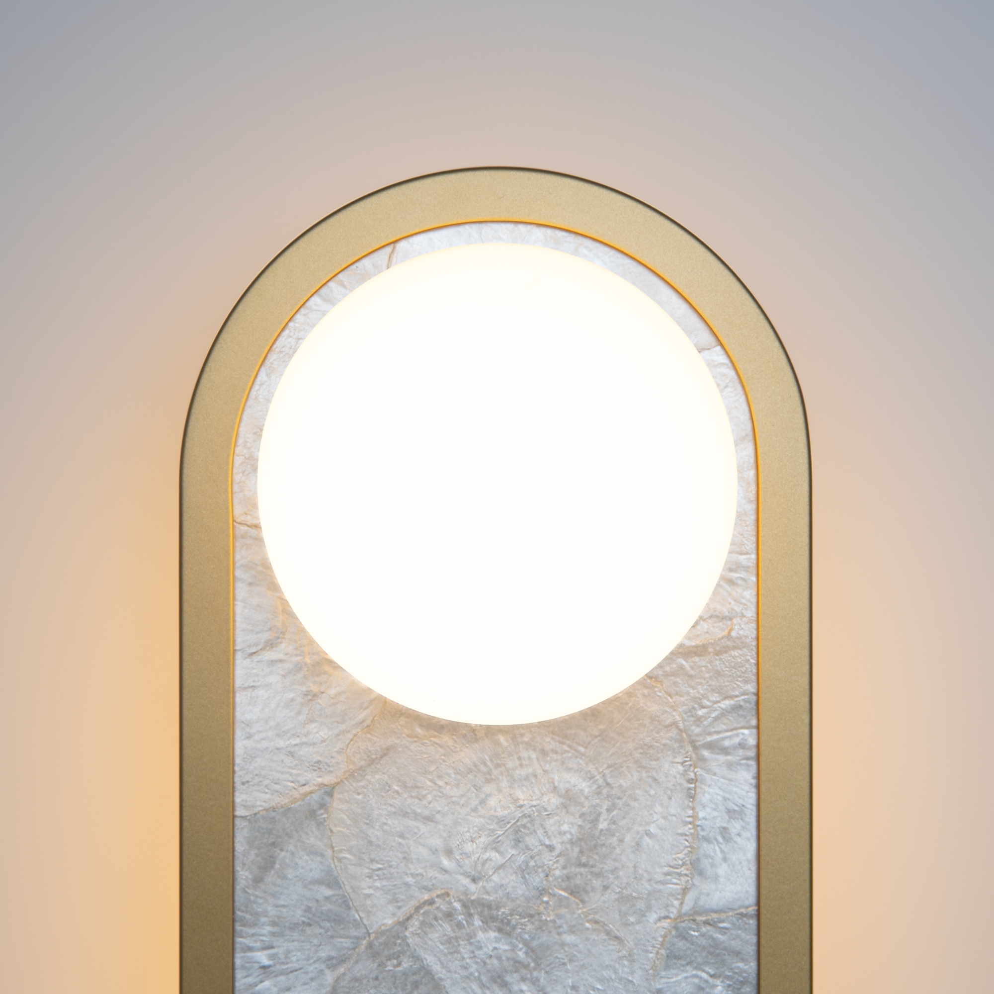 картинка Настенный светильник (бра) Maytoni MOD473WL-L25BSK Perlamour от магазина pro-decor.kz