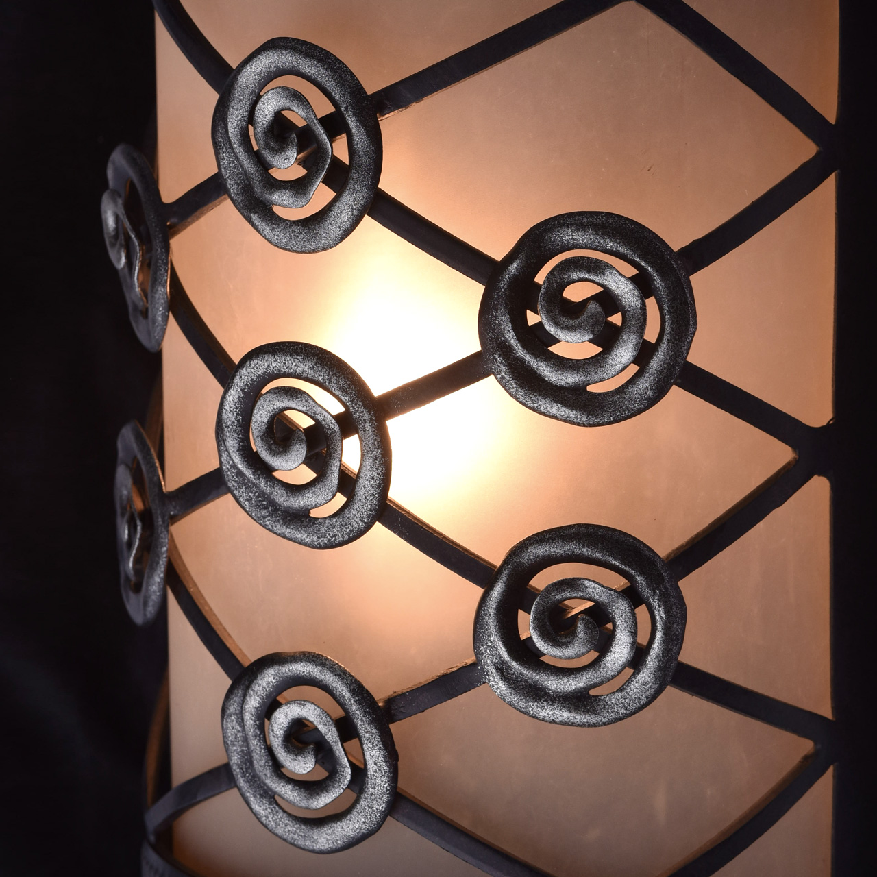 картинка Настенный светильник Chiaro Айвенго 382026301 от магазина pro-decor.kz