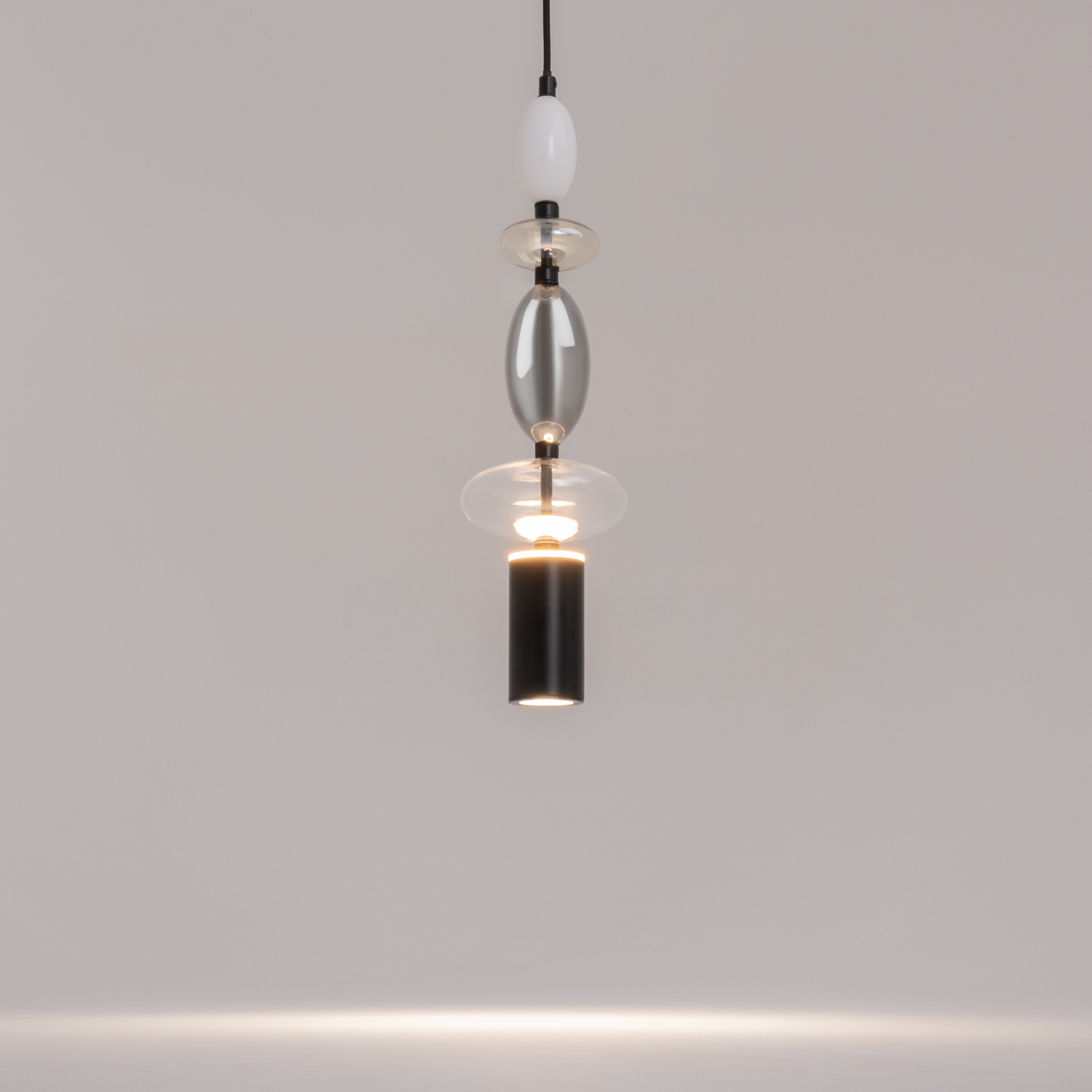 картинка Подвесной светильник Maytoni MOD071PL-L8B3K2 от магазина pro-decor.kz