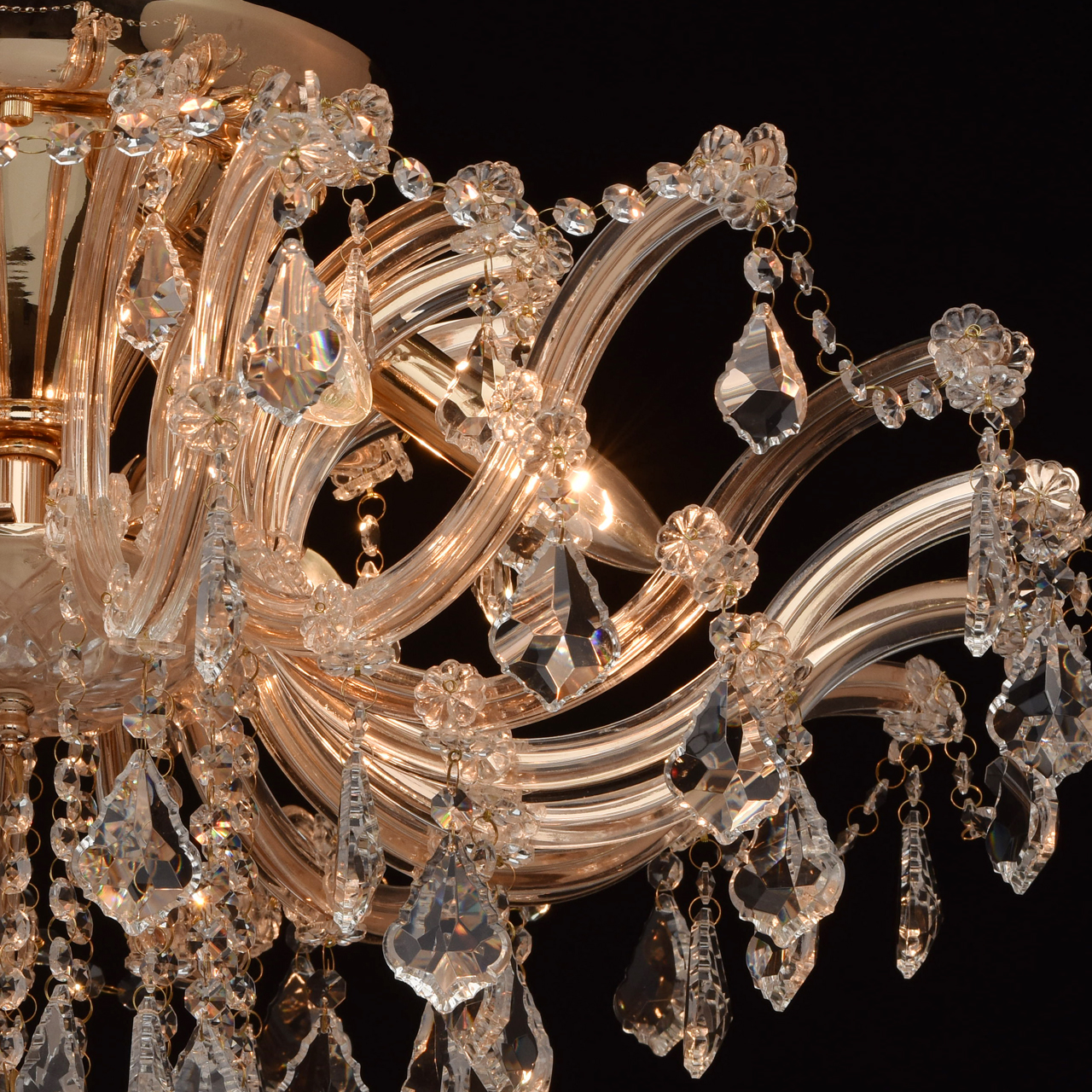 картинка Потолочная люстра Chiaro Луиза 383010106 магазин pro-decor.kz являющийся официальным дистрибьютором в Казахстане картинка Потолочная люстра Chiaro Луиза 383010106 от магазина pro-decor.kz