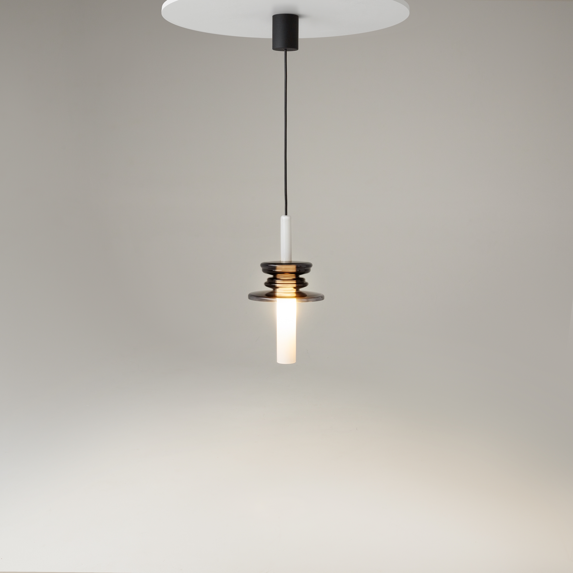картинка Подвесной светильник Maytoni MOD255PL-01B1 магазин pro-decor.kz являющийся официальным дистрибьютором в Казахстане картинка Подвесной светильник Maytoni MOD255PL-01B1 от магазина pro-decor.kz