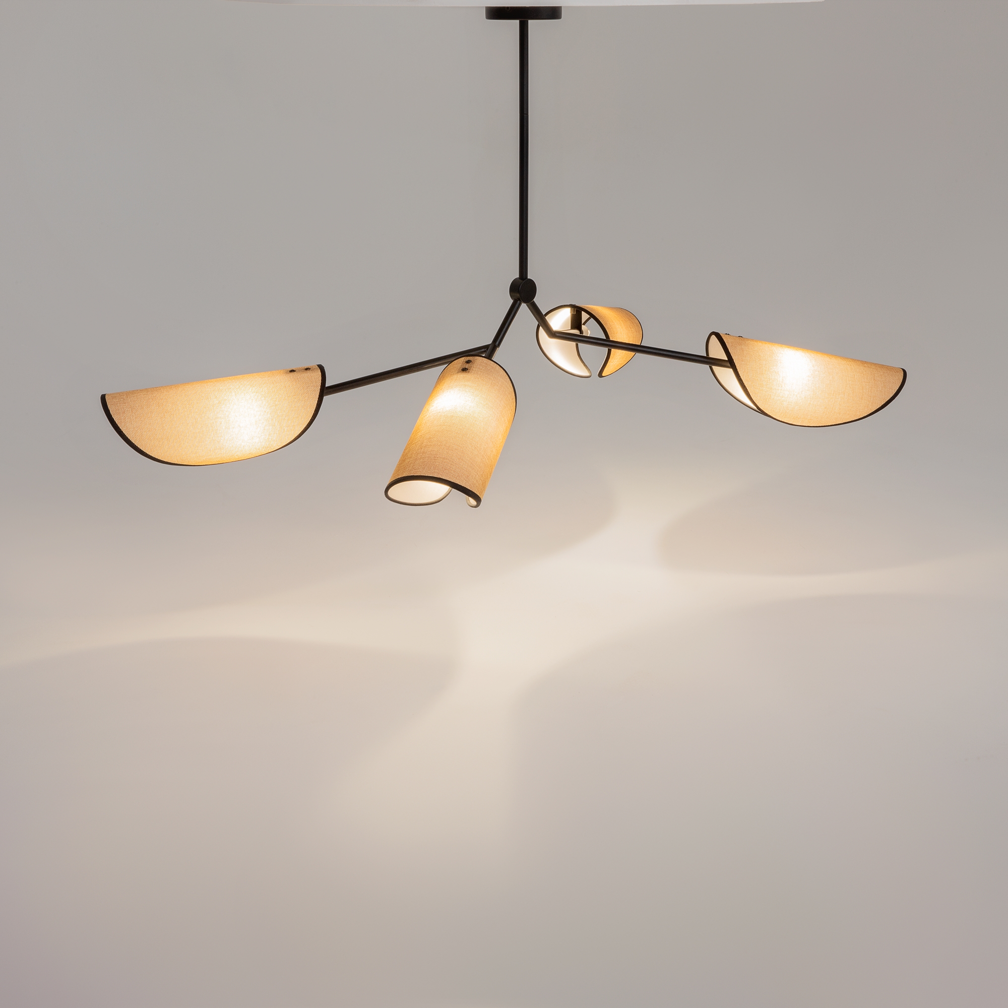 картинка Подвесная люстра Maytoni MOD225PL-04B от магазина pro-decor.kz