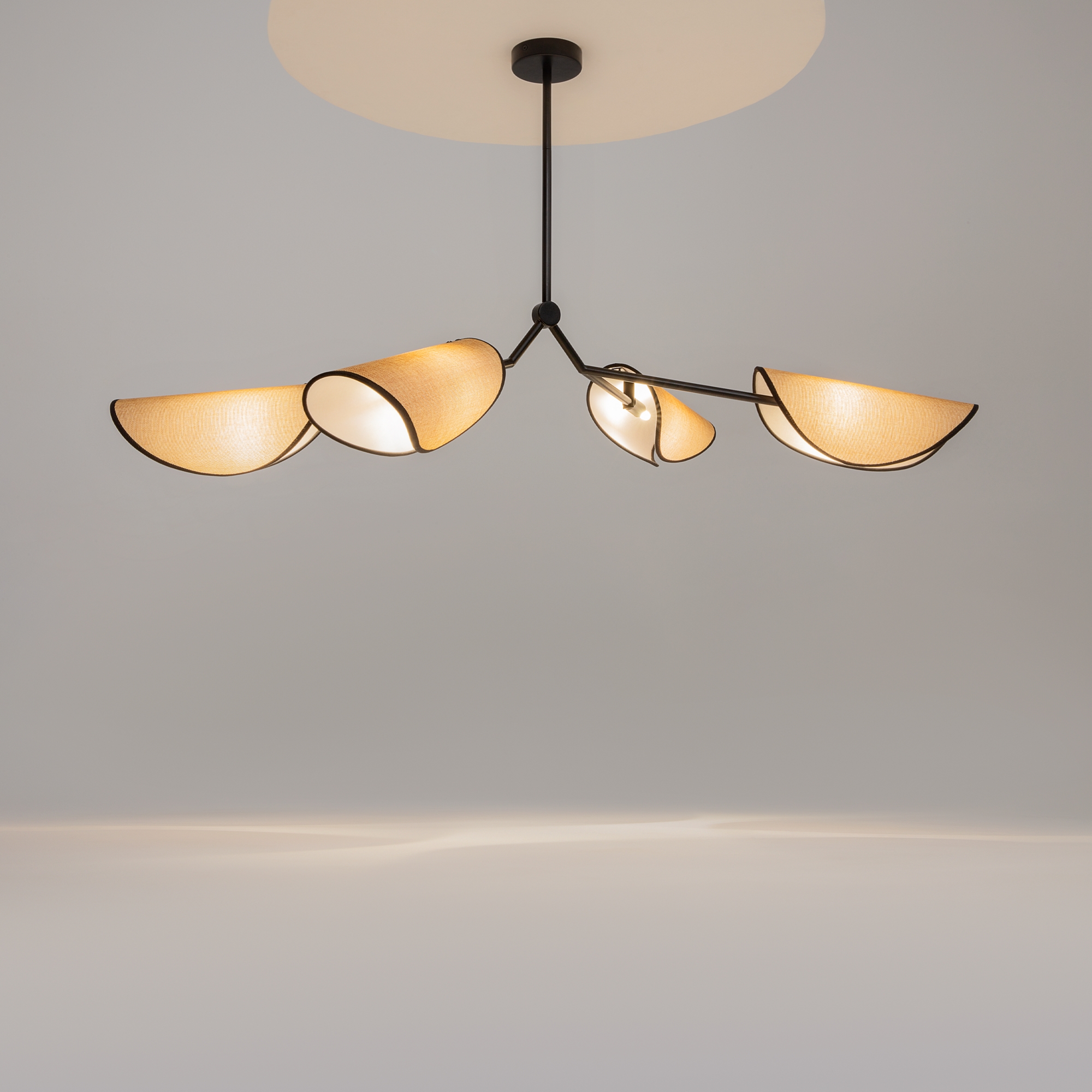 картинка Подвесная люстра Maytoni MOD225PL-04B от магазина pro-decor.kz