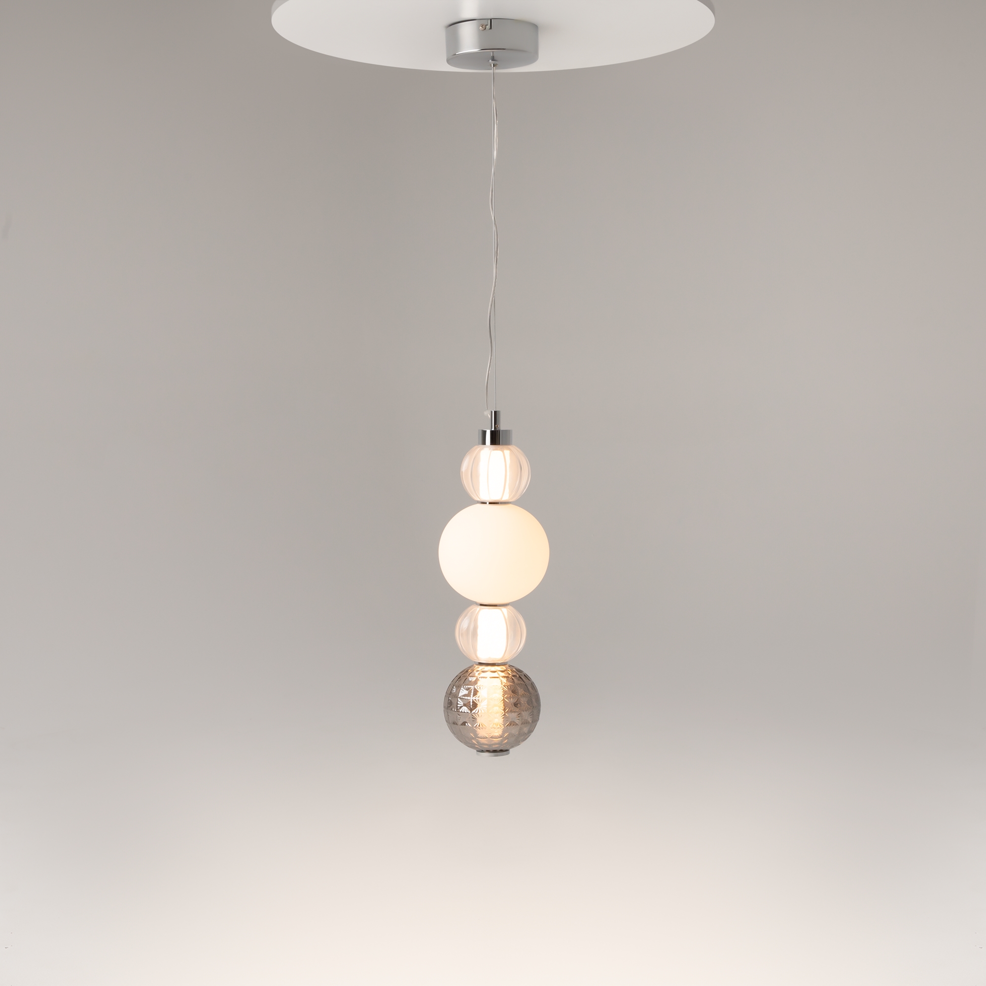 картинка Подвесной светодиодный светильник Maytoni Collar P069PL-L17CH3K от магазина pro-decor.kz