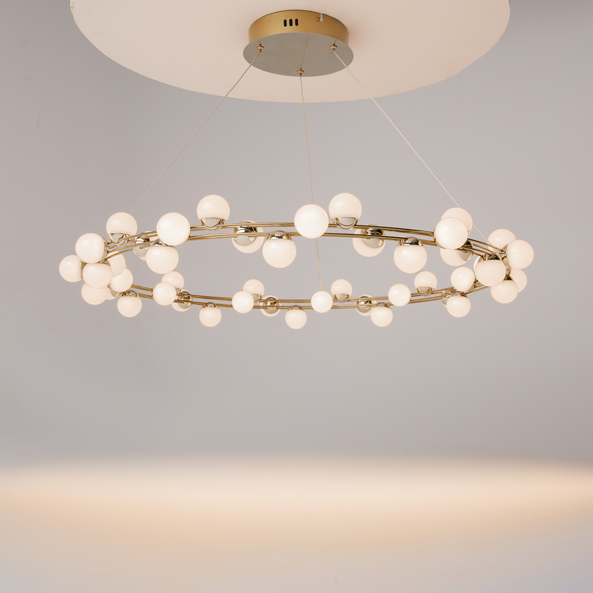 картинка Подвесная светодиодная люстра Maytoni Tessara MOD081PL-L50G3K от магазина pro-decor.kz