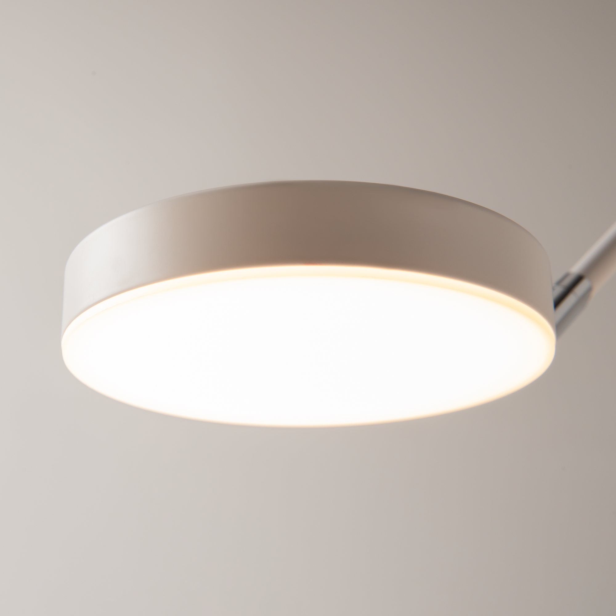 картинка Подвесной светильник Maytoni MOD070CL-L15W3K1 от магазина pro-decor.kz