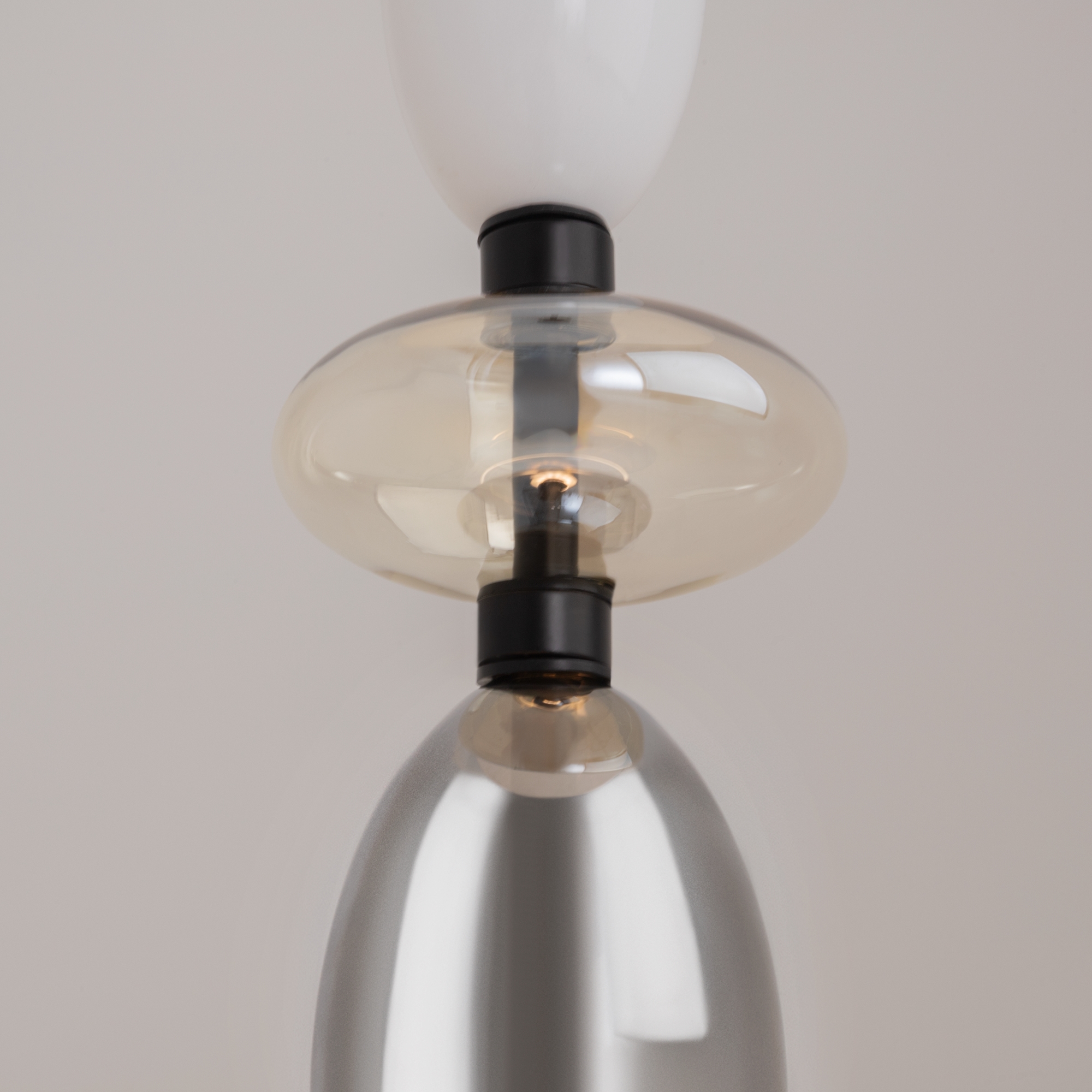 картинка Подвесной светильник Maytoni MOD071PL-L8B3K2 от магазина pro-decor.kz