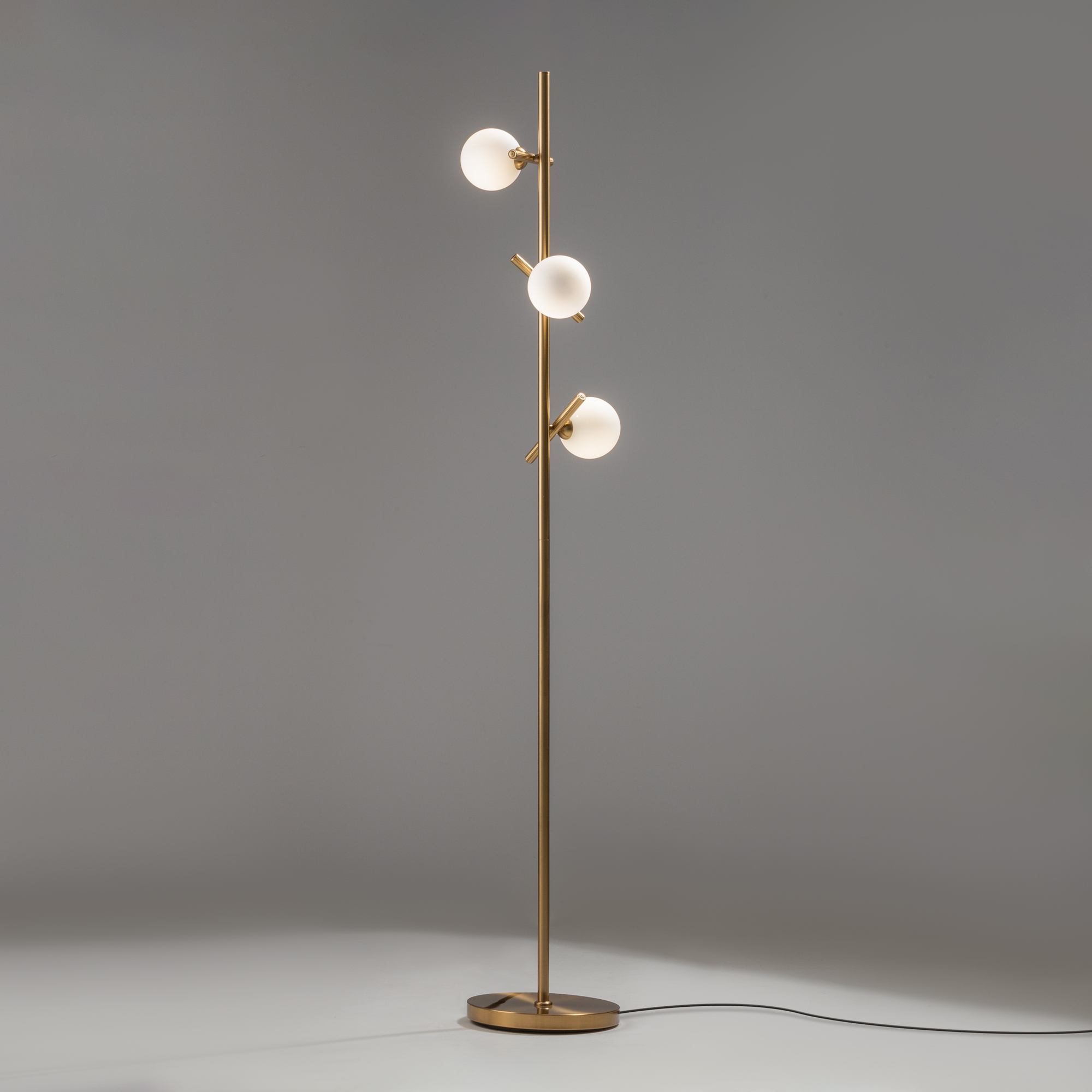 картинка Напольный светильник (торшер) Freya FR5259FL-03BS от магазина pro-decor.kz