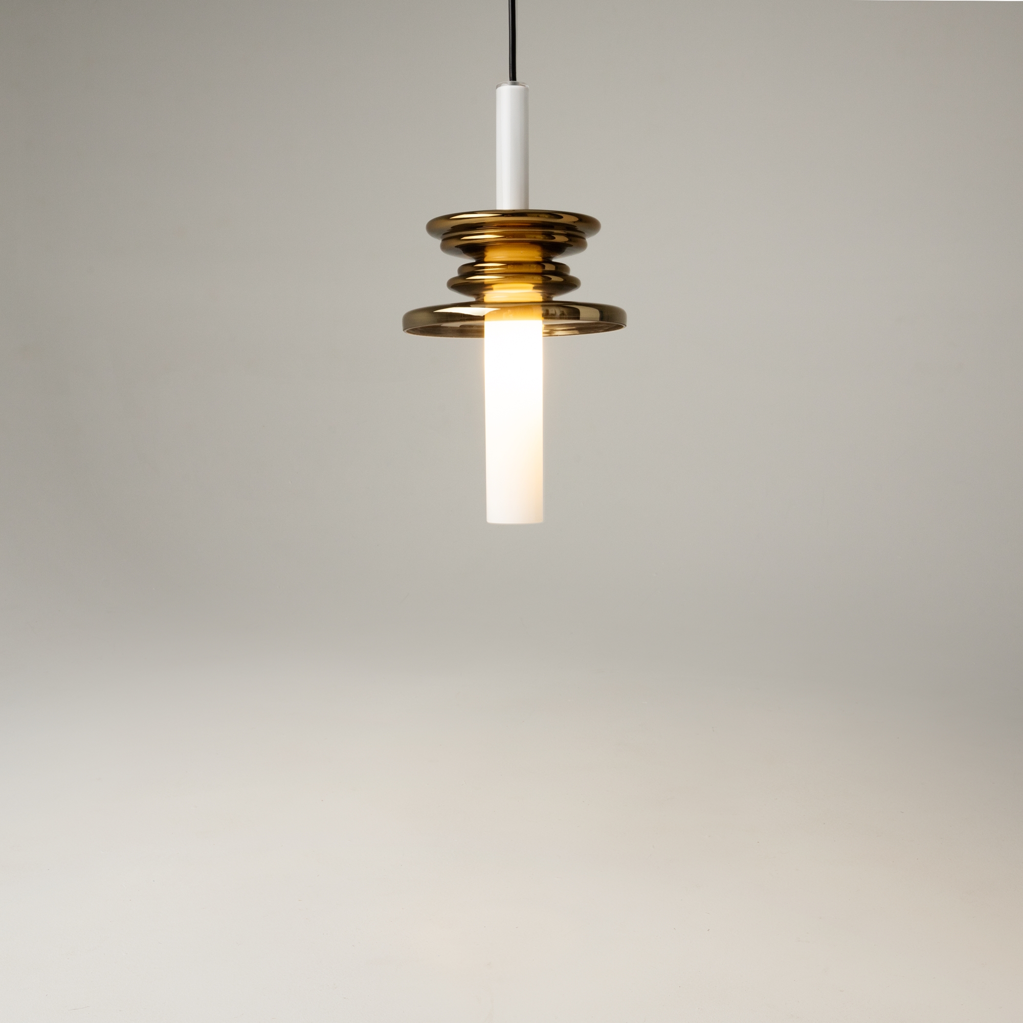 картинка Подвесной светильник Maytoni MOD255PL-01B3 магазин pro-decor.kz являющийся официальным дистрибьютором в Казахстане картинка Подвесной светильник Maytoni MOD255PL-01B3 от магазина pro-decor.kz