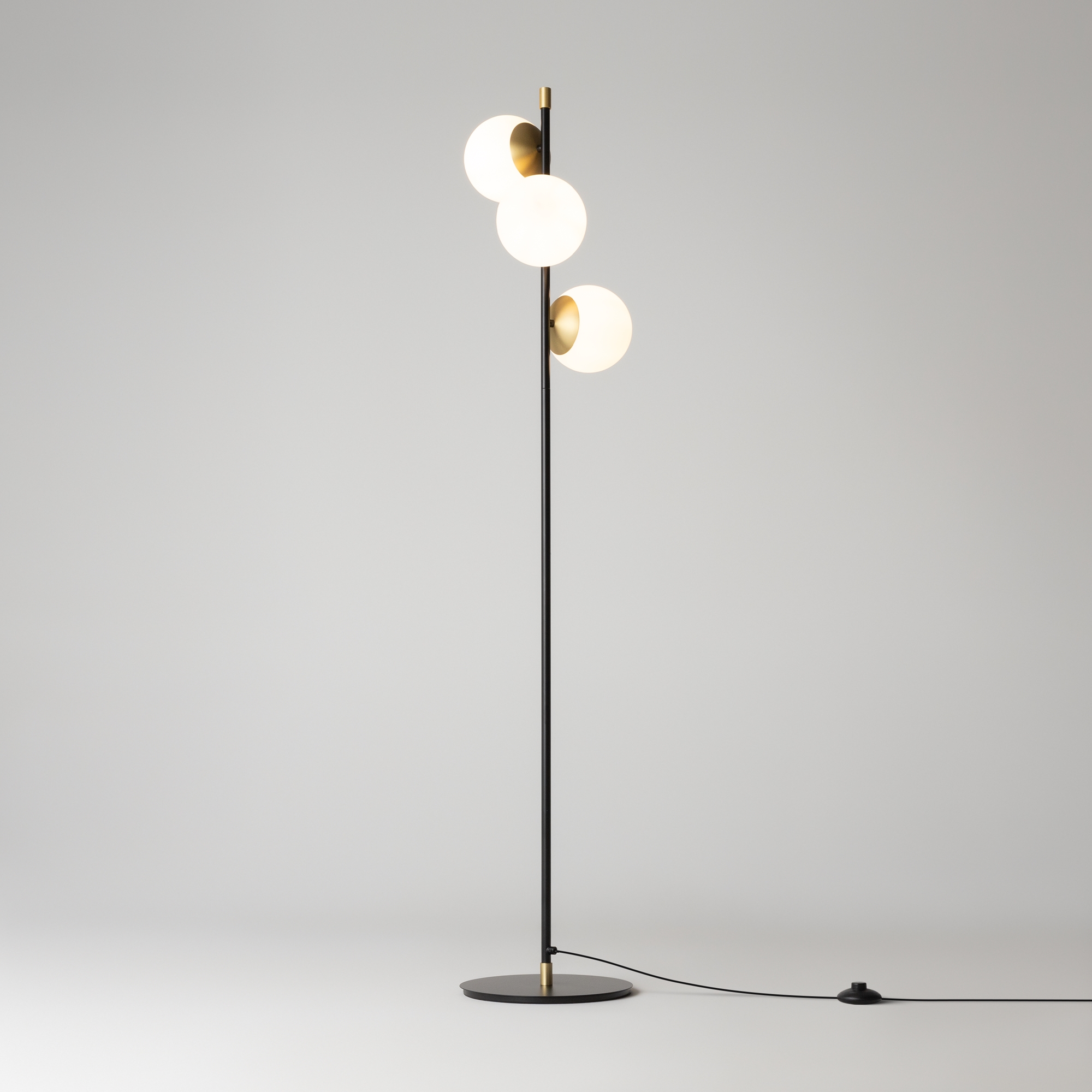 картинка Торшер Maytoni MOD048FL-03G от магазина pro-decor.kz