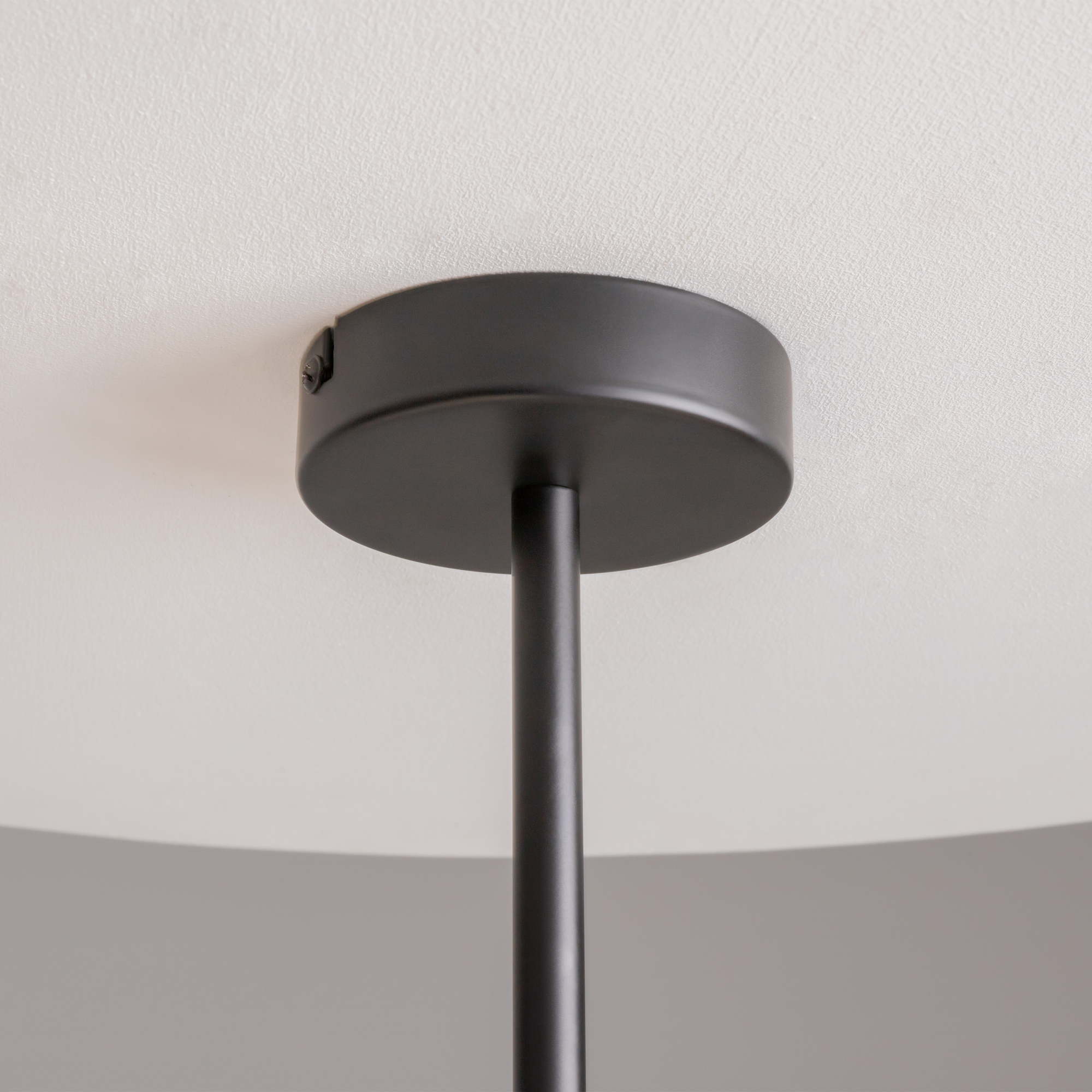 картинка Подвесной светильник Maytoni MOD177PL-04B магазин pro-decor.kz являющийся официальным дистрибьютором в Казахстане картинка Подвесной светильник Maytoni MOD177PL-04B от магазина pro-decor.kz