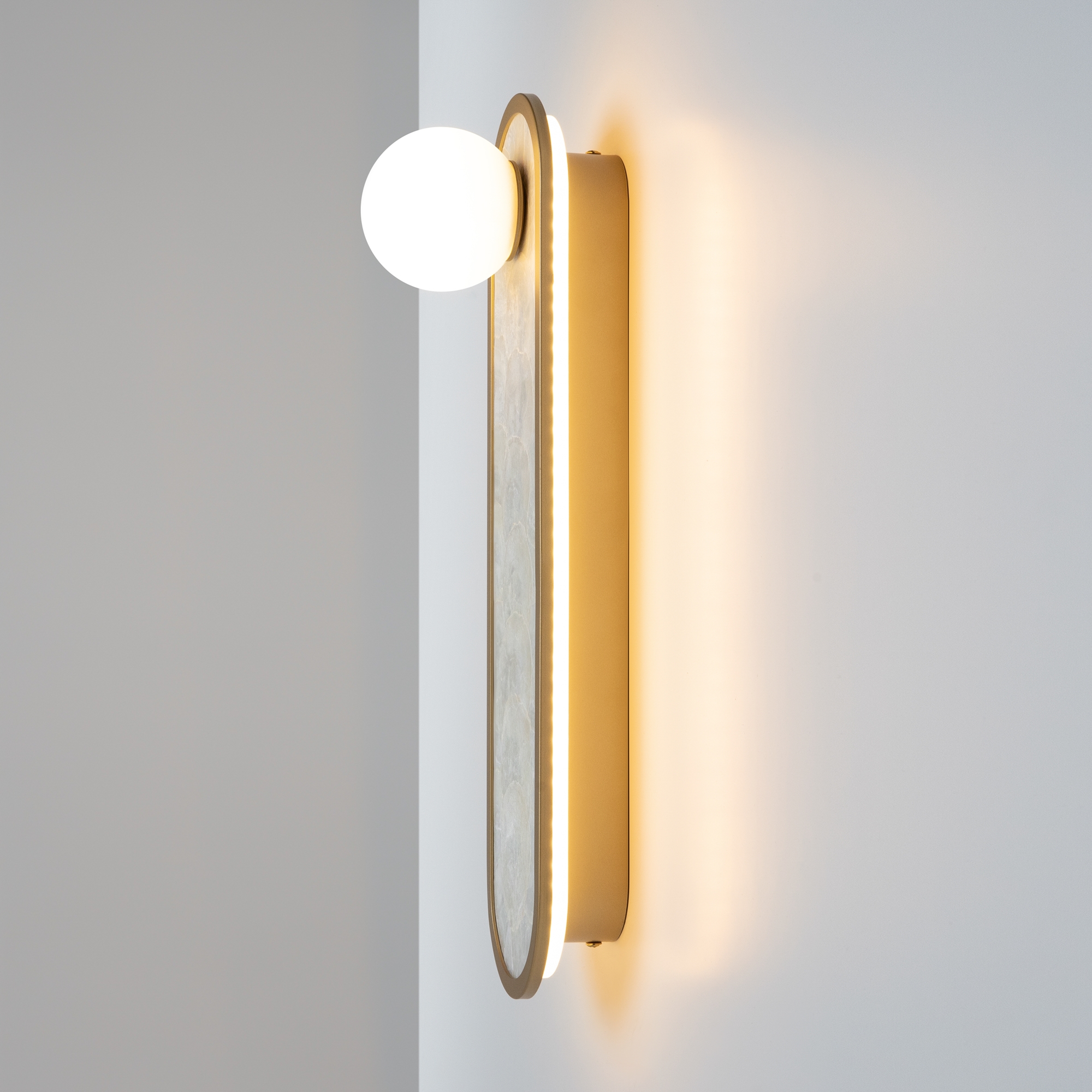 картинка Настенный светильник (бра) Maytoni MOD473WL-L25BSK Perlamour от магазина pro-decor.kz