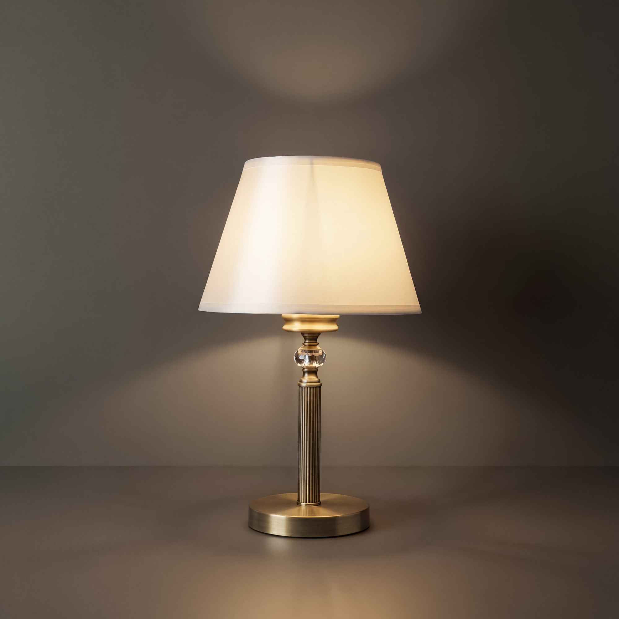 картинка Настольная лампа Freya Alessandra FR2016TL-01BZ магазин pro-decor.kz являющийся официальным дистрибьютором в Казахстане картинка Настольная лампа Freya Alessandra FR2016TL-01BZ от магазина pro-decor.kz