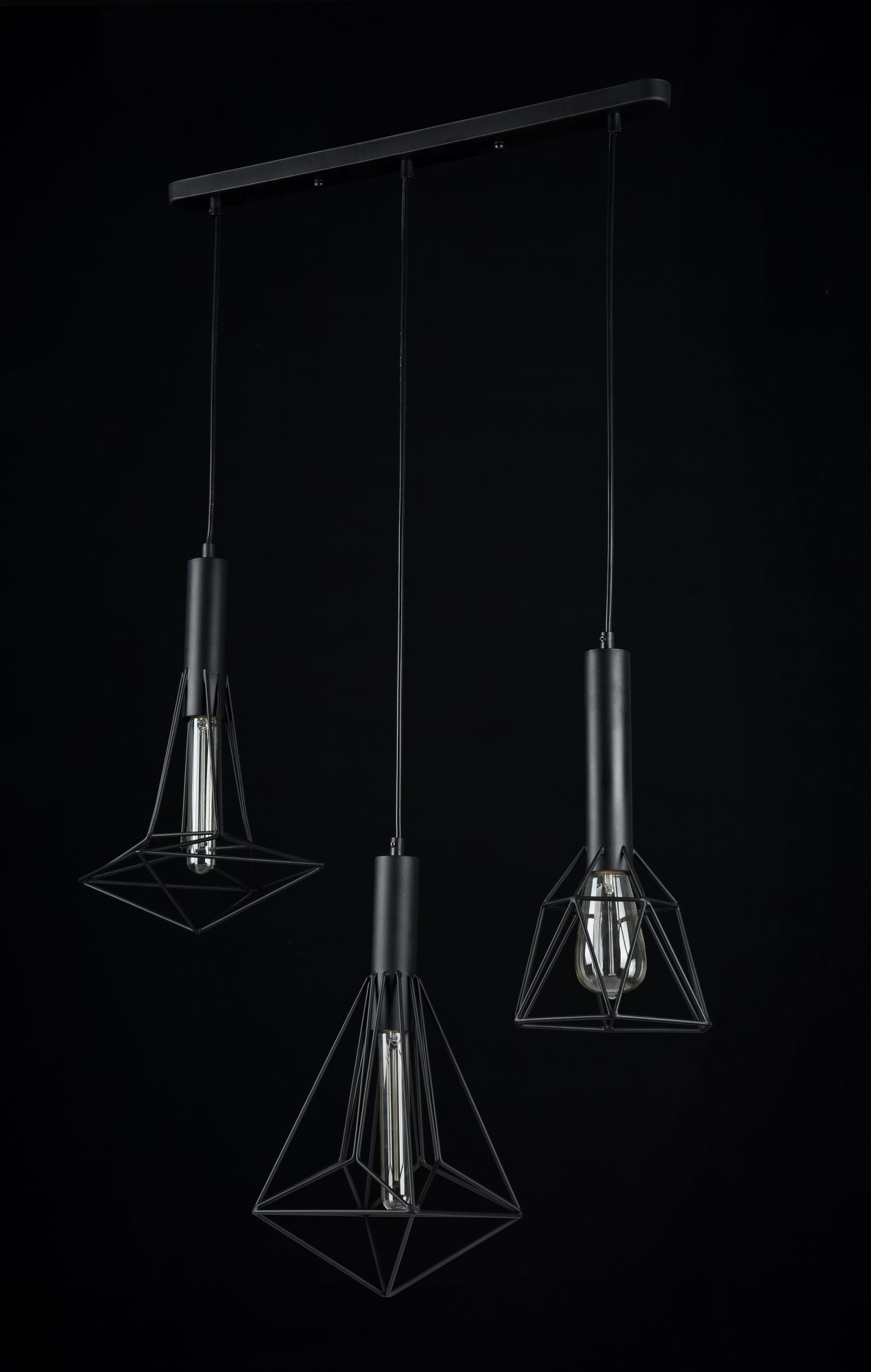 картинка Подвесной светильник Maytoni Spider T021-03-B от магазина pro-decor.kz