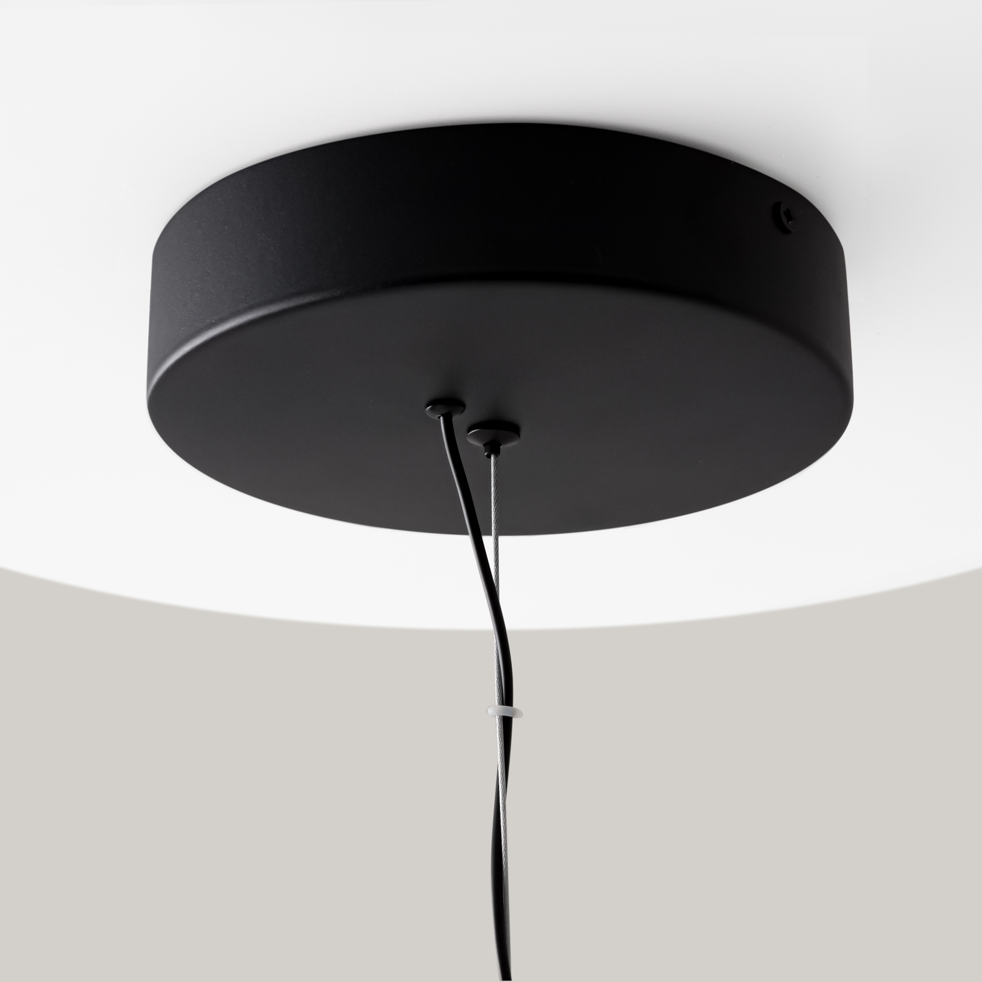 картинка Подвесной светильник Maytoni MOD102PL-L42BK от магазина pro-decor.kz