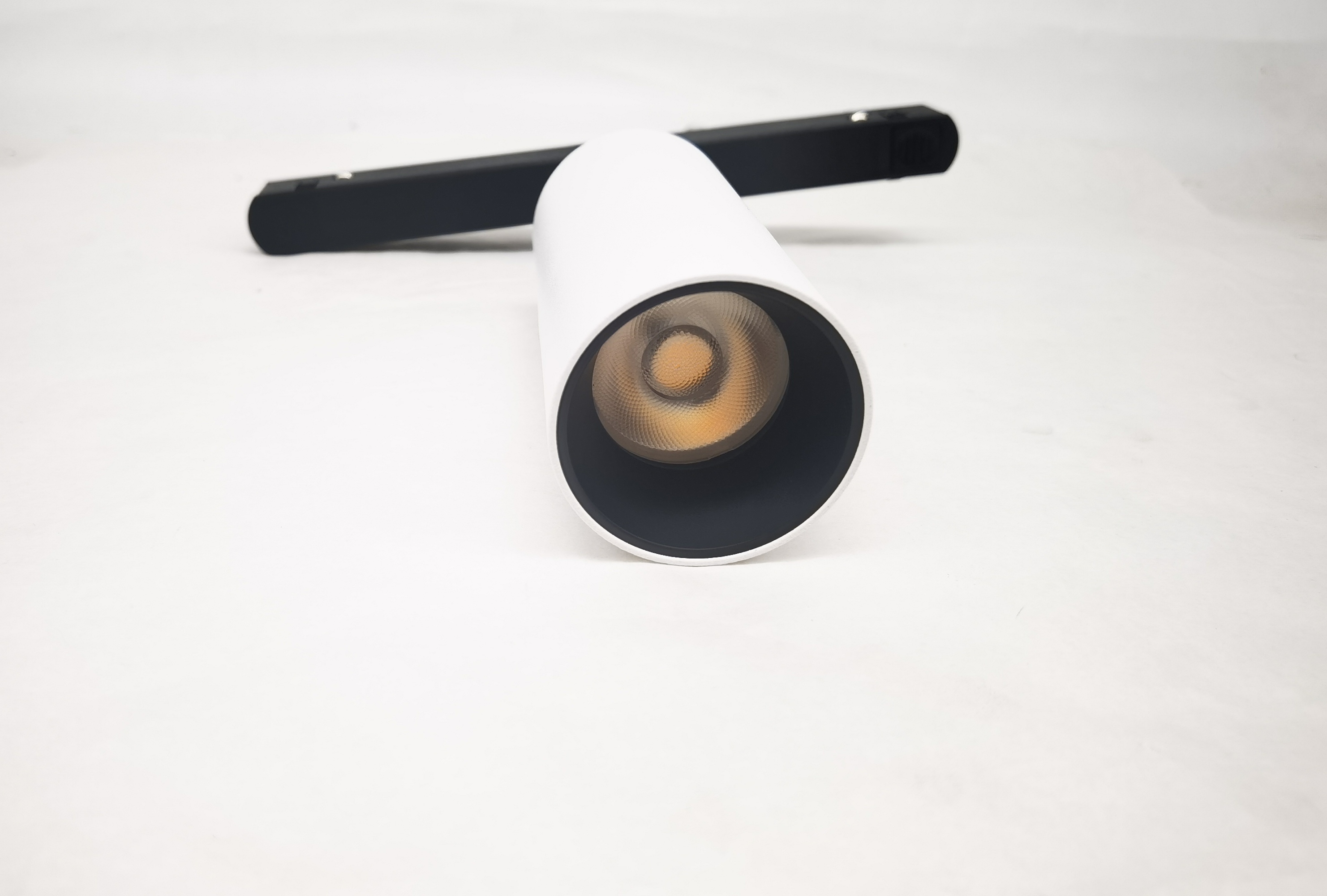 картинка Трековый светильник Technical TR032-2-12W3K-S-W от магазина pro-decor.kz