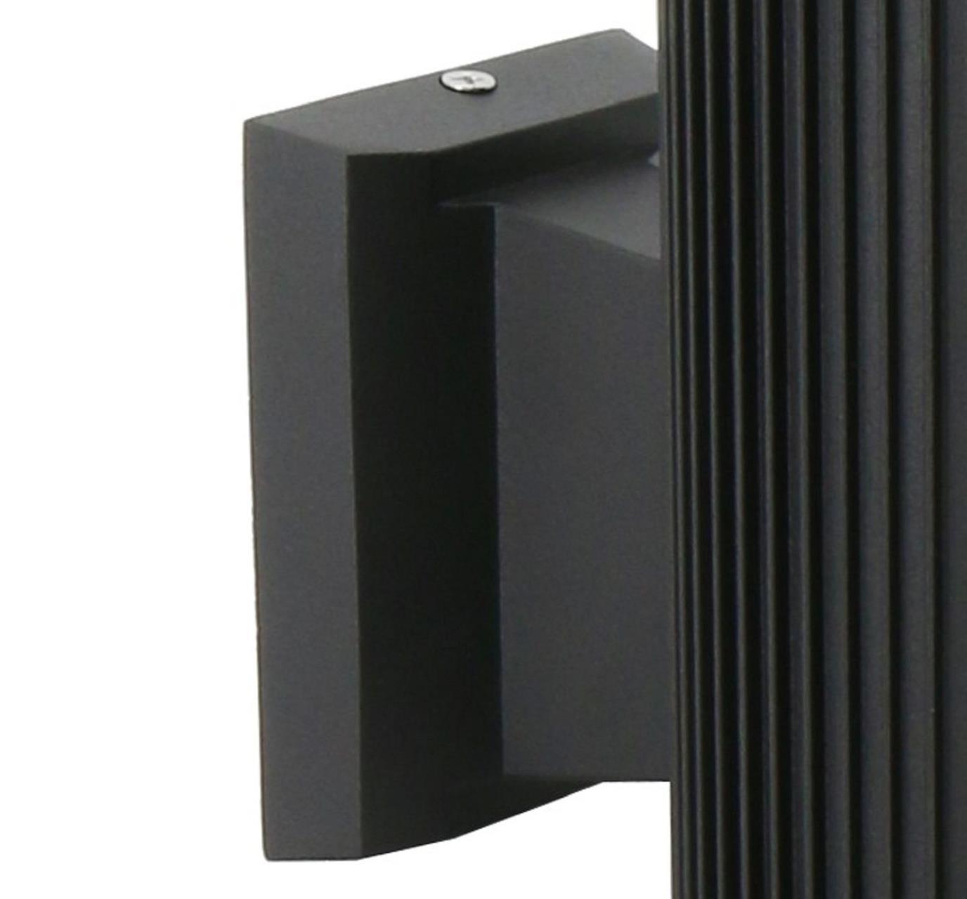 картинка Уличный настенный светильник Favourite Pola 2857-1W от магазина pro-decor.kz