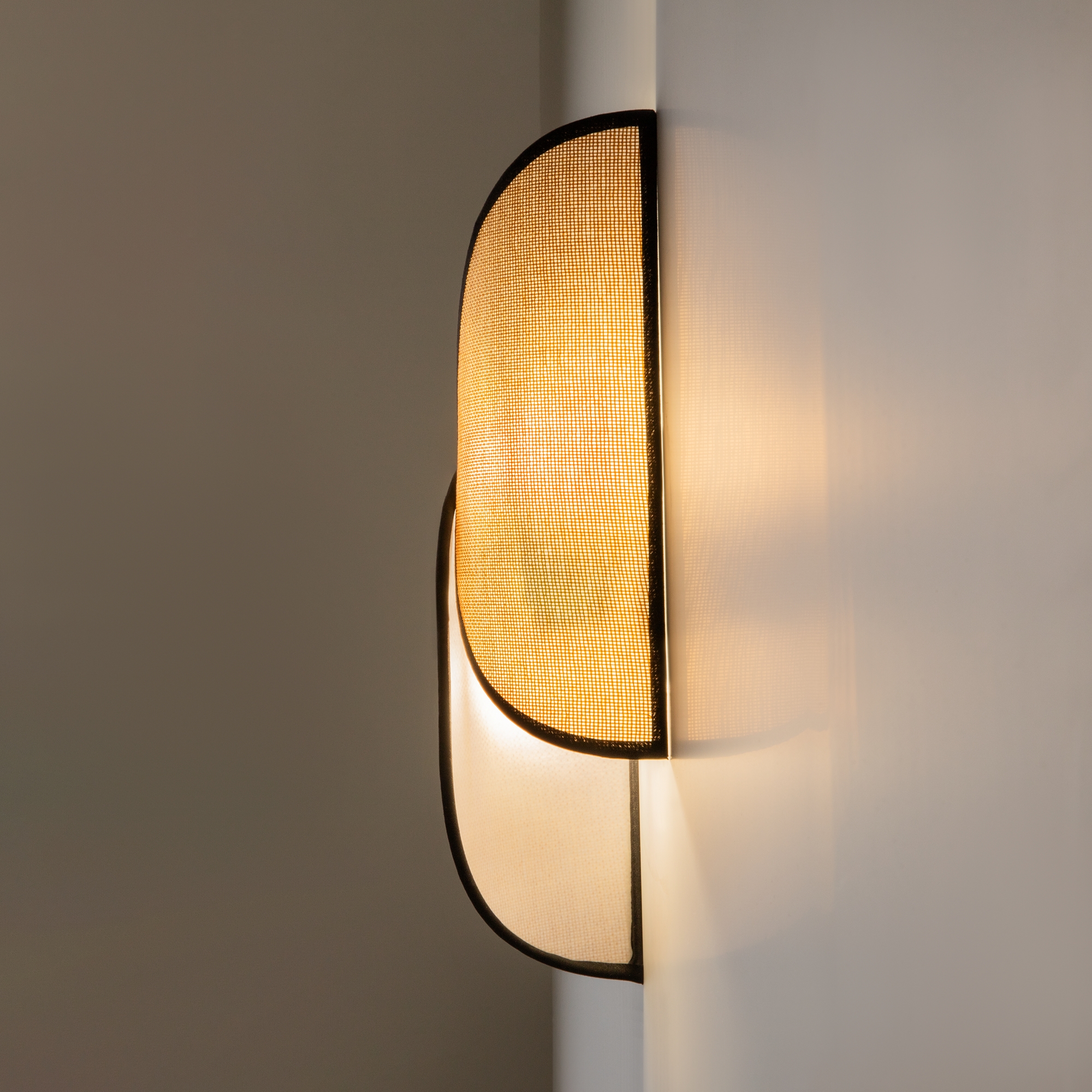 картинка Настенный светильник (бра) Maytoni MOD225WL-02B2 от магазина pro-decor.kz