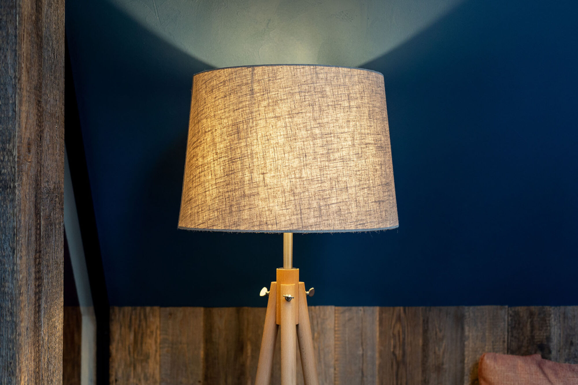 картинка Торшер Maytoni Calvin Z177-FL-01-BR от магазина pro-decor.kz