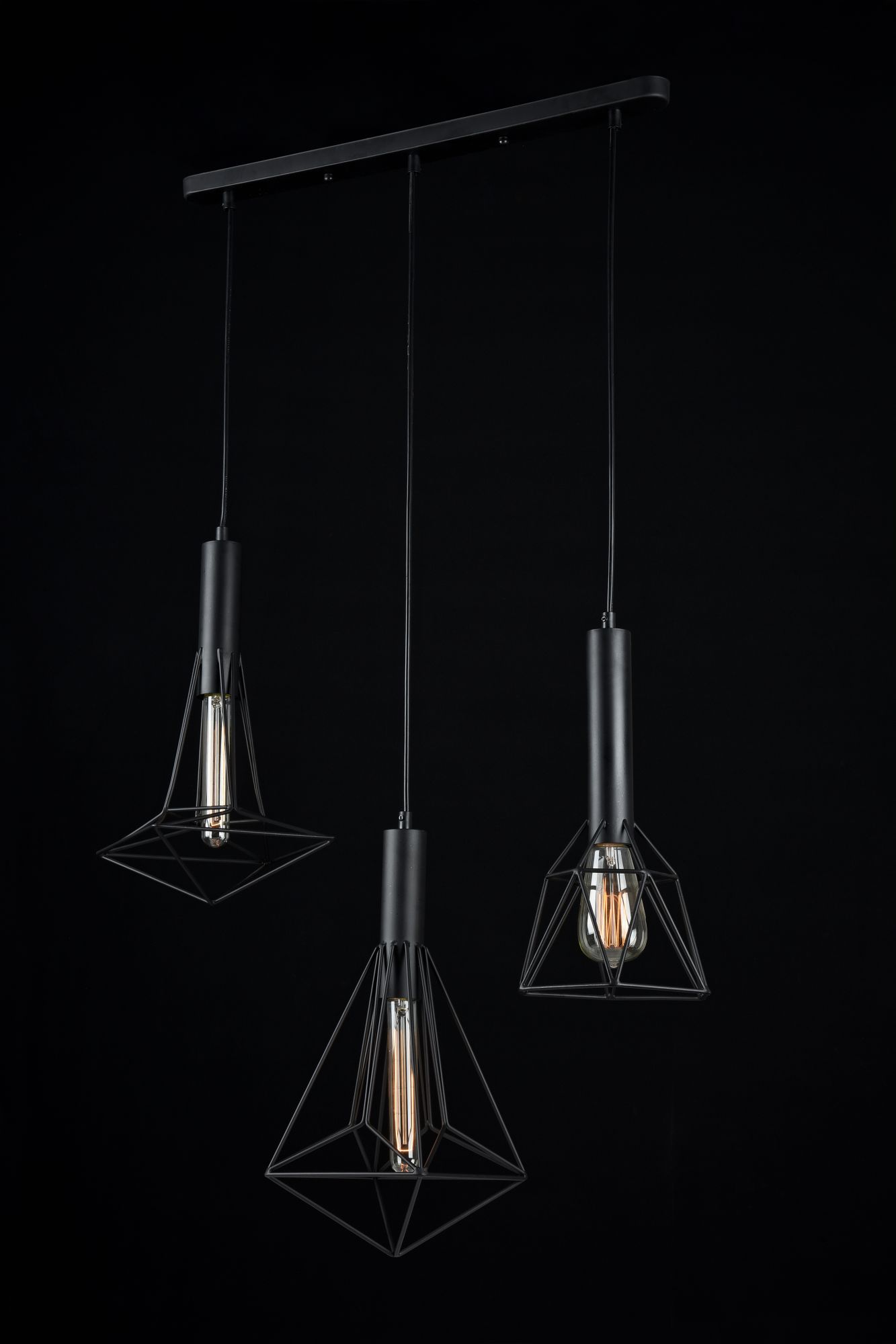 картинка Подвесной светильник Maytoni Spider T021-03-B от магазина pro-decor.kz