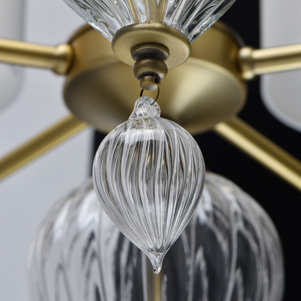 картинка Подвесная люстра Chiaro Оделия 619011305 от магазина pro-decor.kz