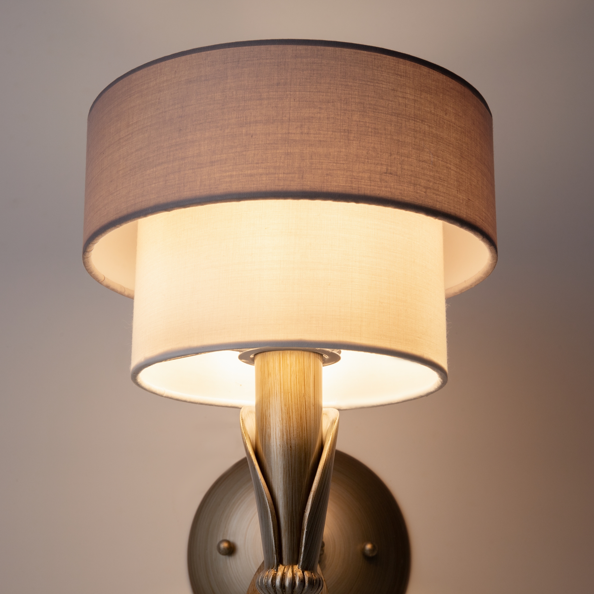 картинка Бра Maytoni Lillian H311-01-G от магазина pro-decor.kz