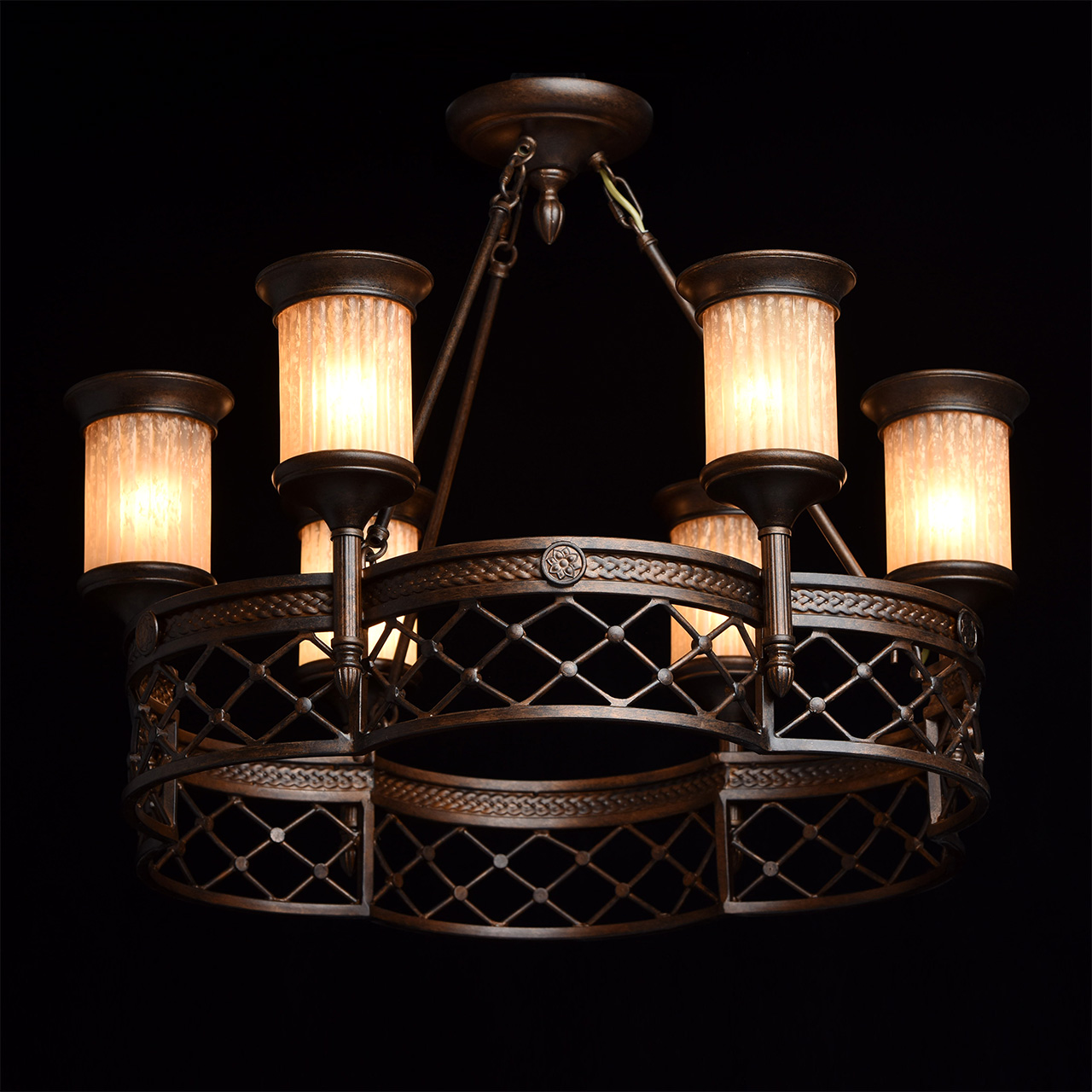 картинка Подвесная люстра Chiaro Айвенго 382010206 магазин pro-decor.kz являющийся официальным дистрибьютором в Казахстане картинка Подвесная люстра Chiaro Айвенго 382010206 от магазина pro-decor.kz