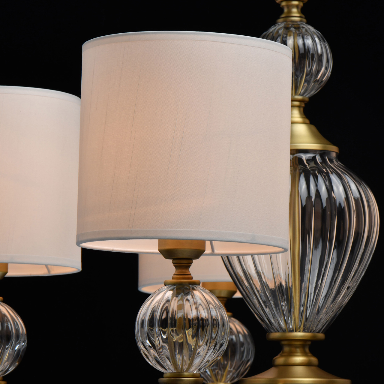 картинка Подвесная люстра Chiaro Оделия 619011408 магазин pro-decor.kz являющийся официальным дистрибьютором в Казахстане картинка Подвесная люстра Chiaro Оделия 619011408 от магазина pro-decor.kz
