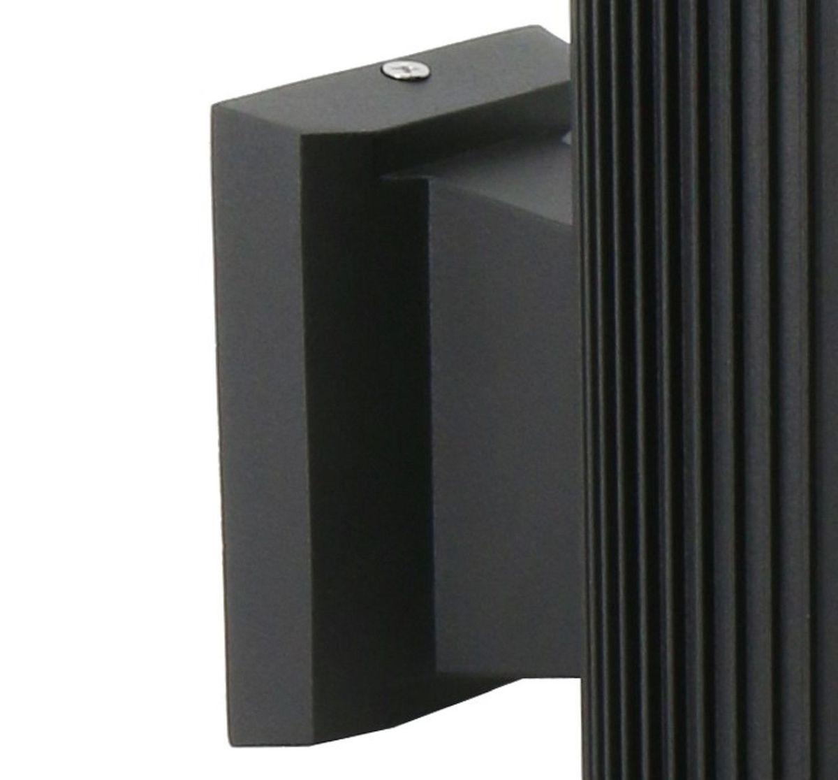 картинка Уличный настенный светильник Favourite Pola 2857-1W от магазина pro-decor.kz