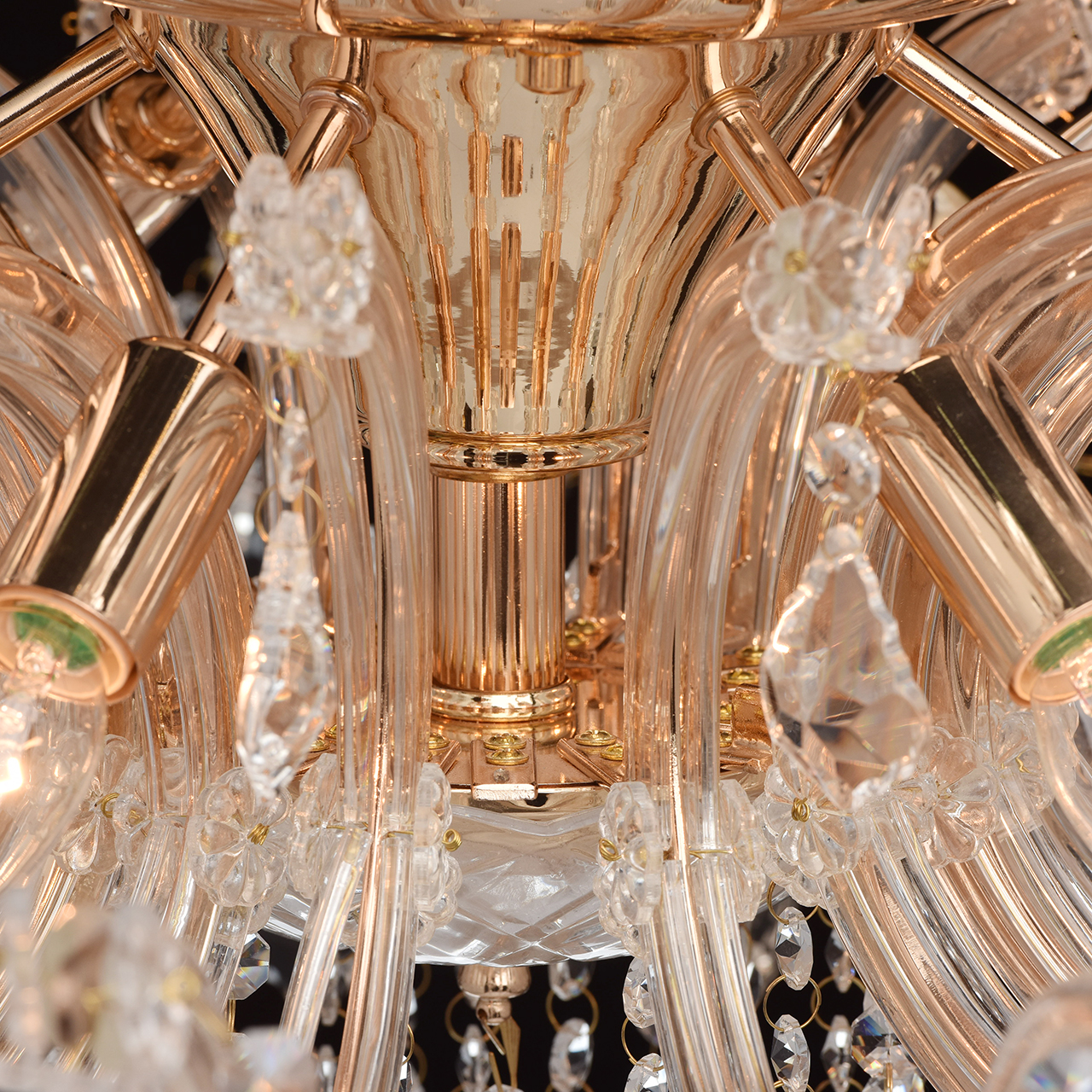 картинка Потолочная люстра Chiaro Луиза 383010106 магазин pro-decor.kz являющийся официальным дистрибьютором в Казахстане картинка Потолочная люстра Chiaro Луиза 383010106 от магазина pro-decor.kz