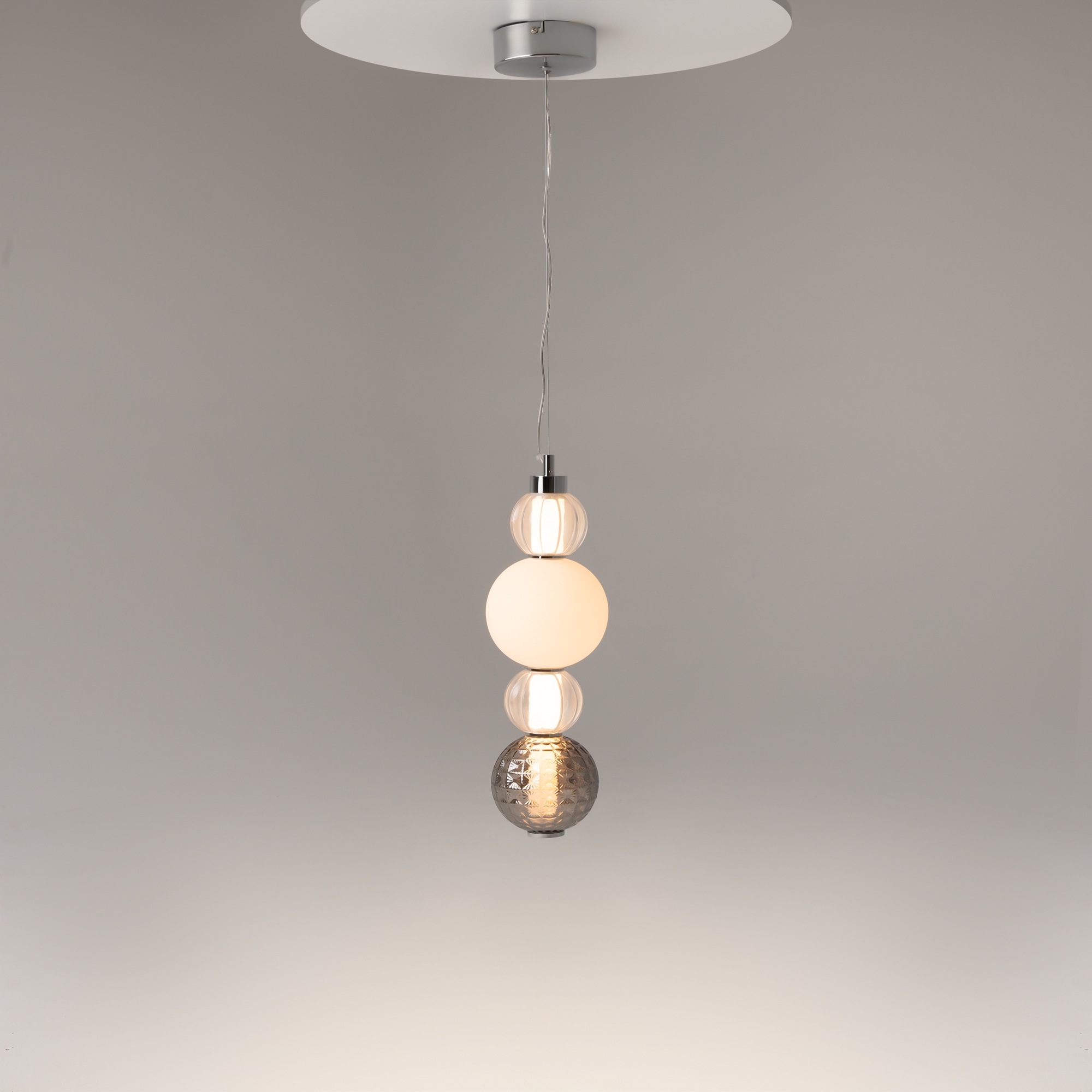 картинка Подвесной светодиодный светильник Maytoni Collar P069PL-L17CH3K от магазина pro-decor.kz