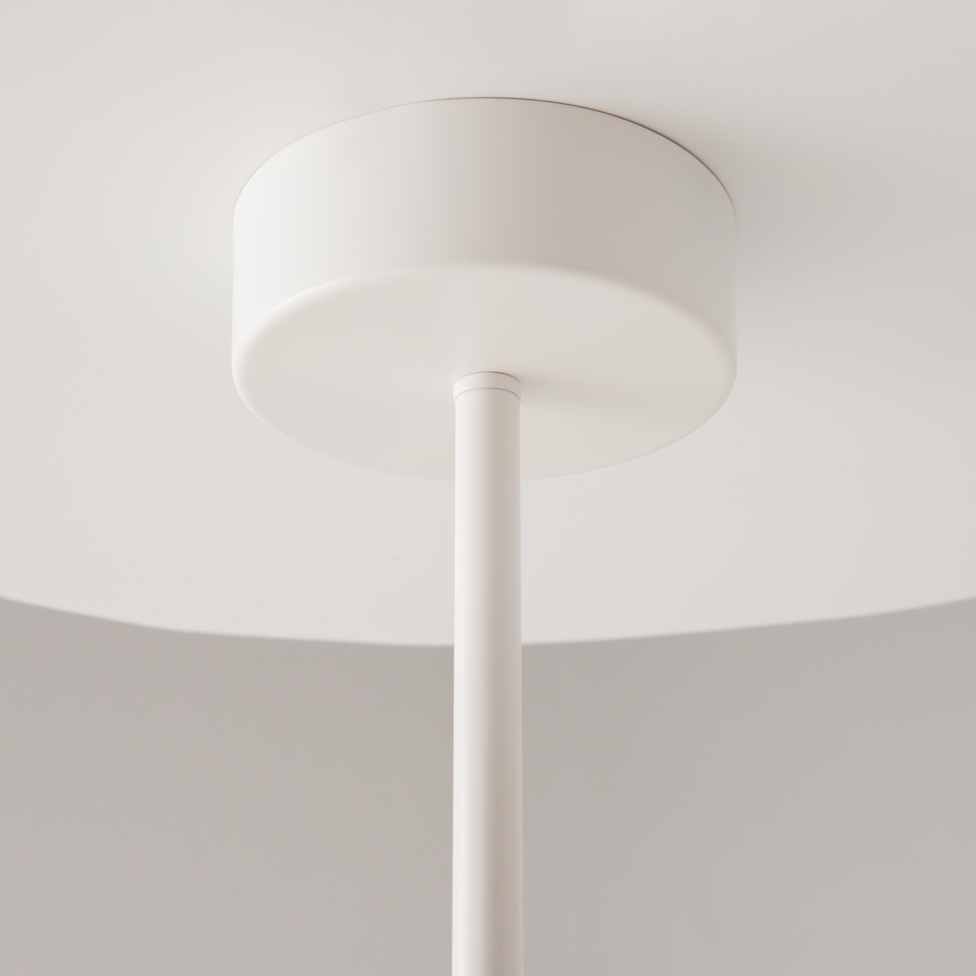 картинка Подвесной светильник Maytoni MOD070CL-L15W3K1 от магазина pro-decor.kz