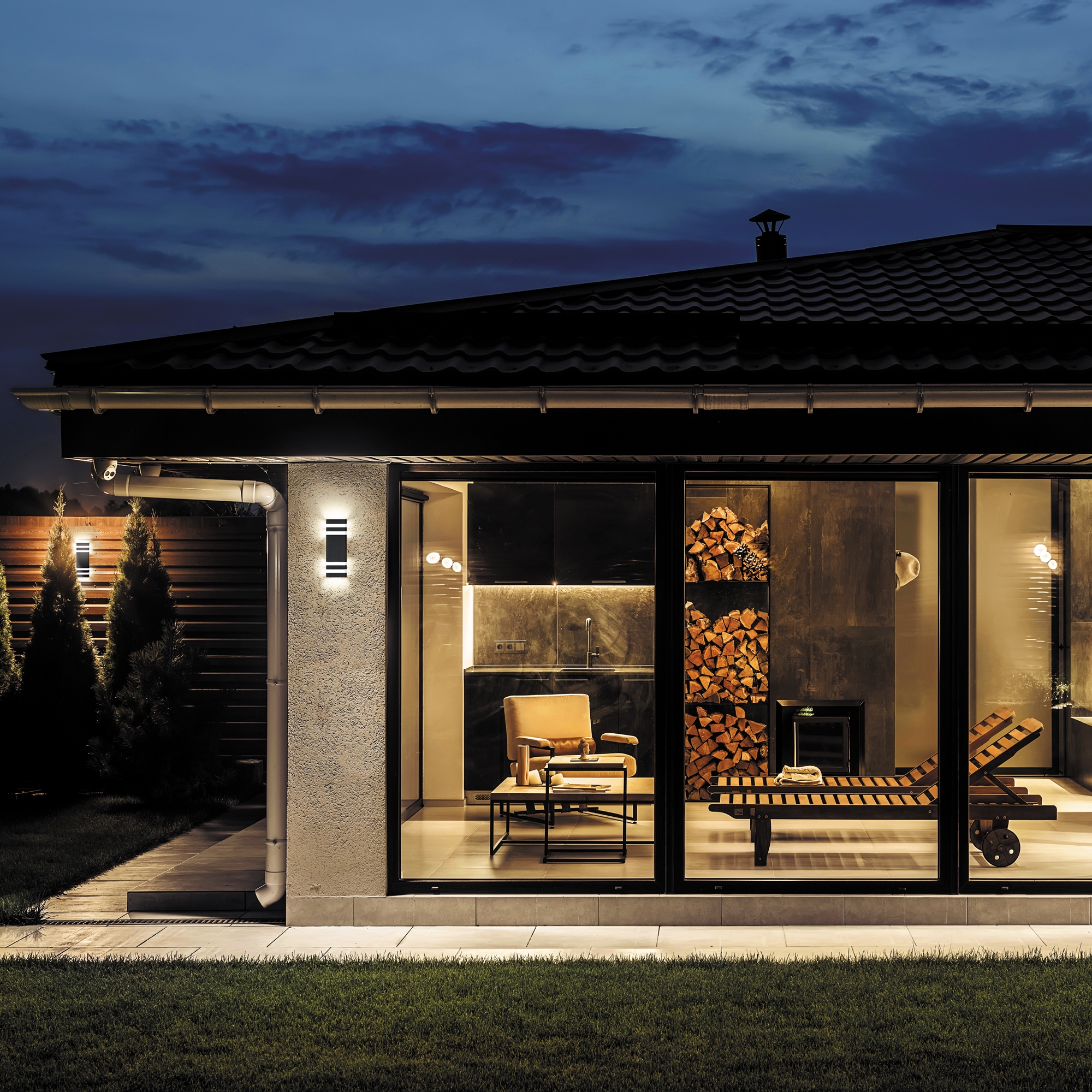 картинка Уличный настенный светильник Maytoni Unter den Linden O578WL-02B от магазина pro-decor.kz