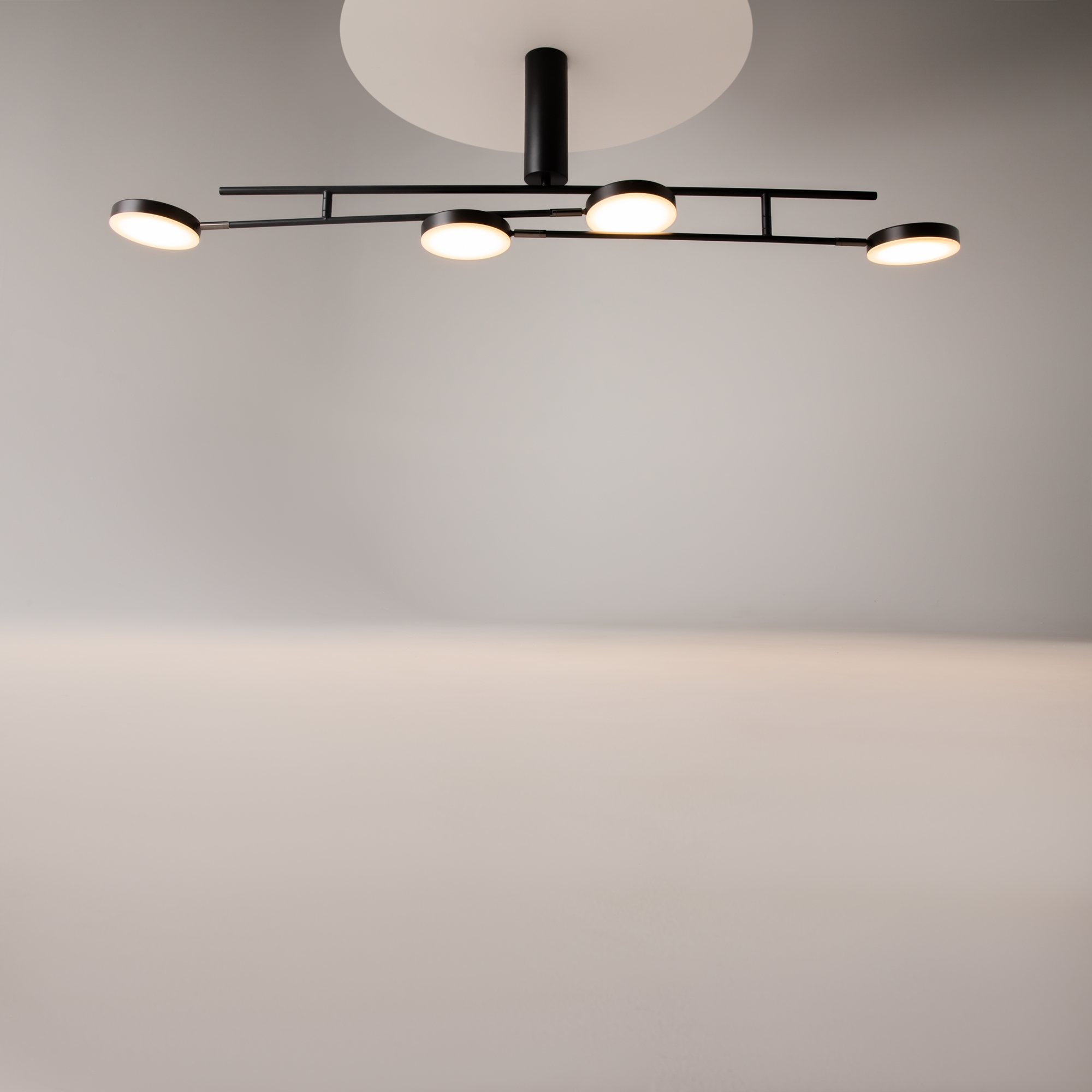 картинка Потолочный светильник Maytoni MOD070CL-L30B3K от магазина pro-decor.kz