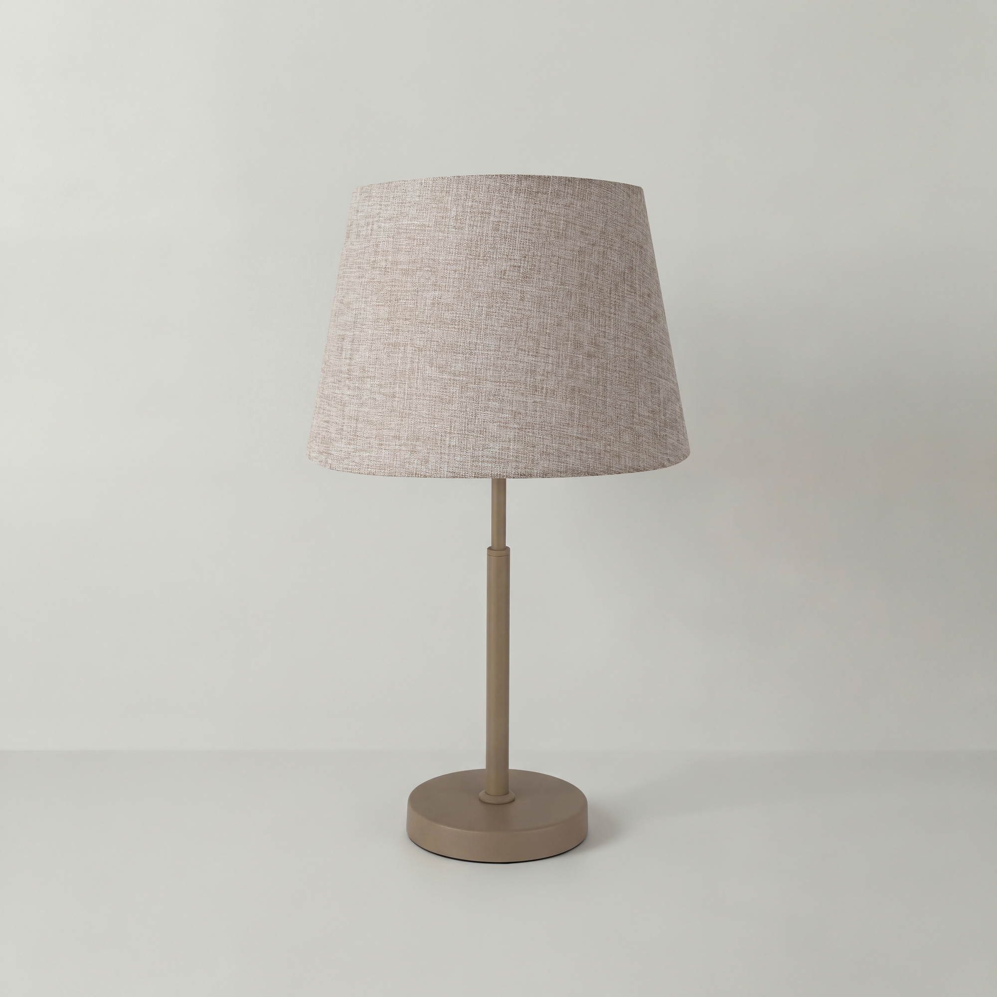 картинка Настольный светильник Freya FR2057TL-01BG BUTLER магазин pro-decor.kz являющийся официальным дистрибьютором в Казахстане картинка Настольный светильник Freya FR2057TL-01BG BUTLER от магазина pro-decor.kz