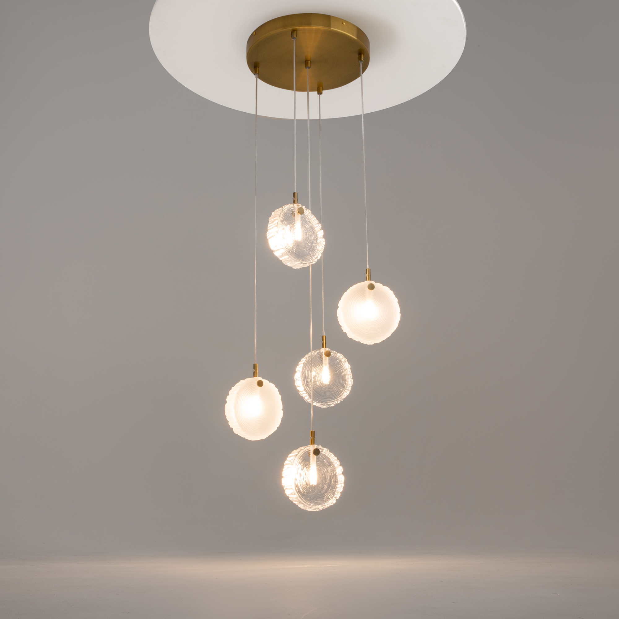 картинка Подвесной светильник Maytoni MOD254PL-05BS от магазина pro-decor.kz