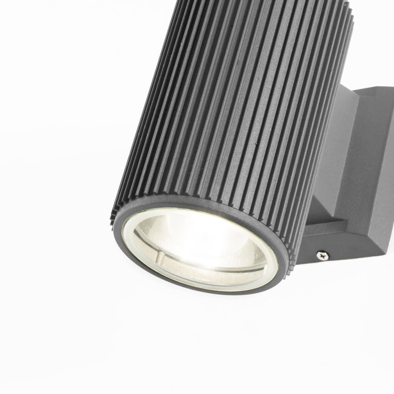картинка Уличный настенный светильник Favourite Pola 2859-1W от магазина pro-decor.kz