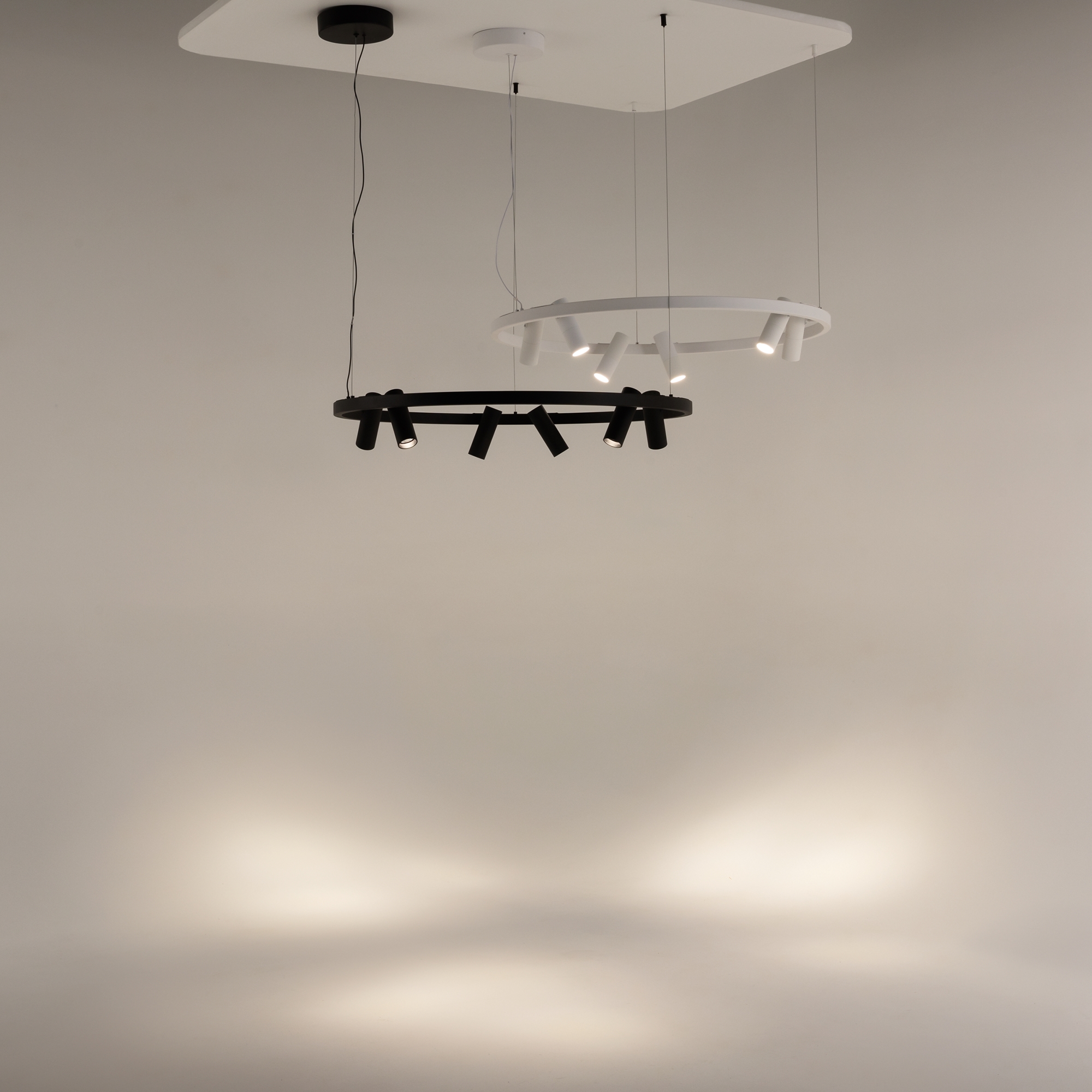 картинка Подвесной светильник Maytoni MOD102PL-L42BK от магазина pro-decor.kz