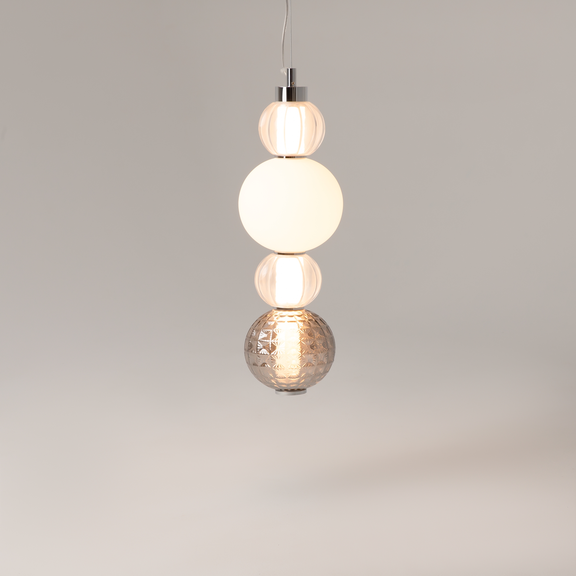 картинка Подвесной светодиодный светильник Maytoni Collar P069PL-L17CH3K от магазина pro-decor.kz