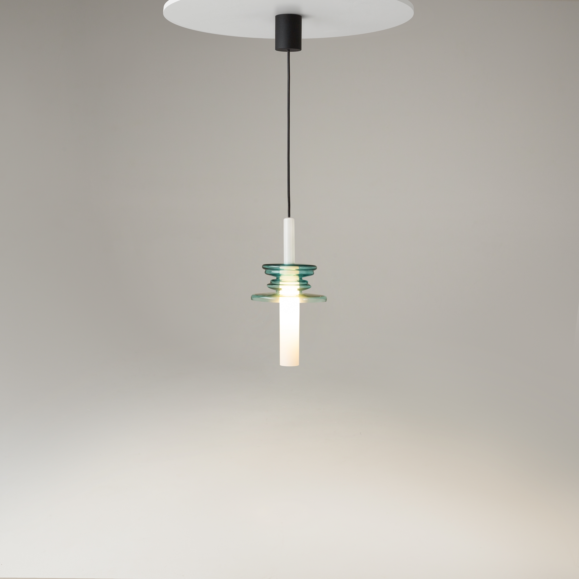 картинка Подвесной светильник Maytoni MOD255PL-01B2 магазин pro-decor.kz являющийся официальным дистрибьютором в Казахстане картинка Подвесной светильник Maytoni MOD255PL-01B2 от магазина pro-decor.kz
