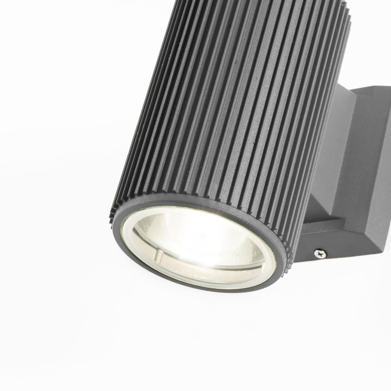 картинка Уличный настенный светильник Favourite Pola 2859-1W от магазина pro-decor.kz