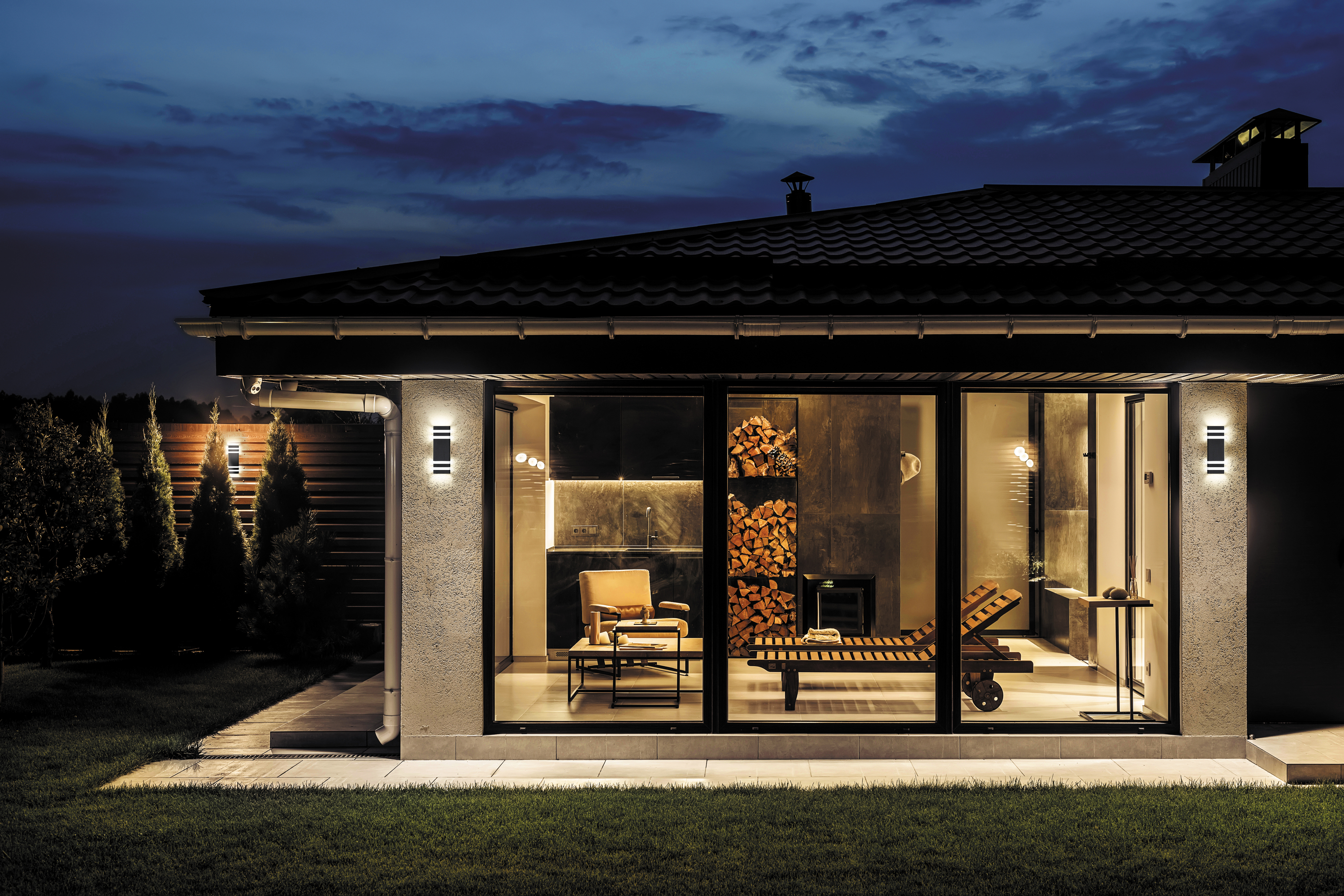 картинка Уличный настенный светильник Maytoni Unter den Linden O578WL-02B от магазина pro-decor.kz