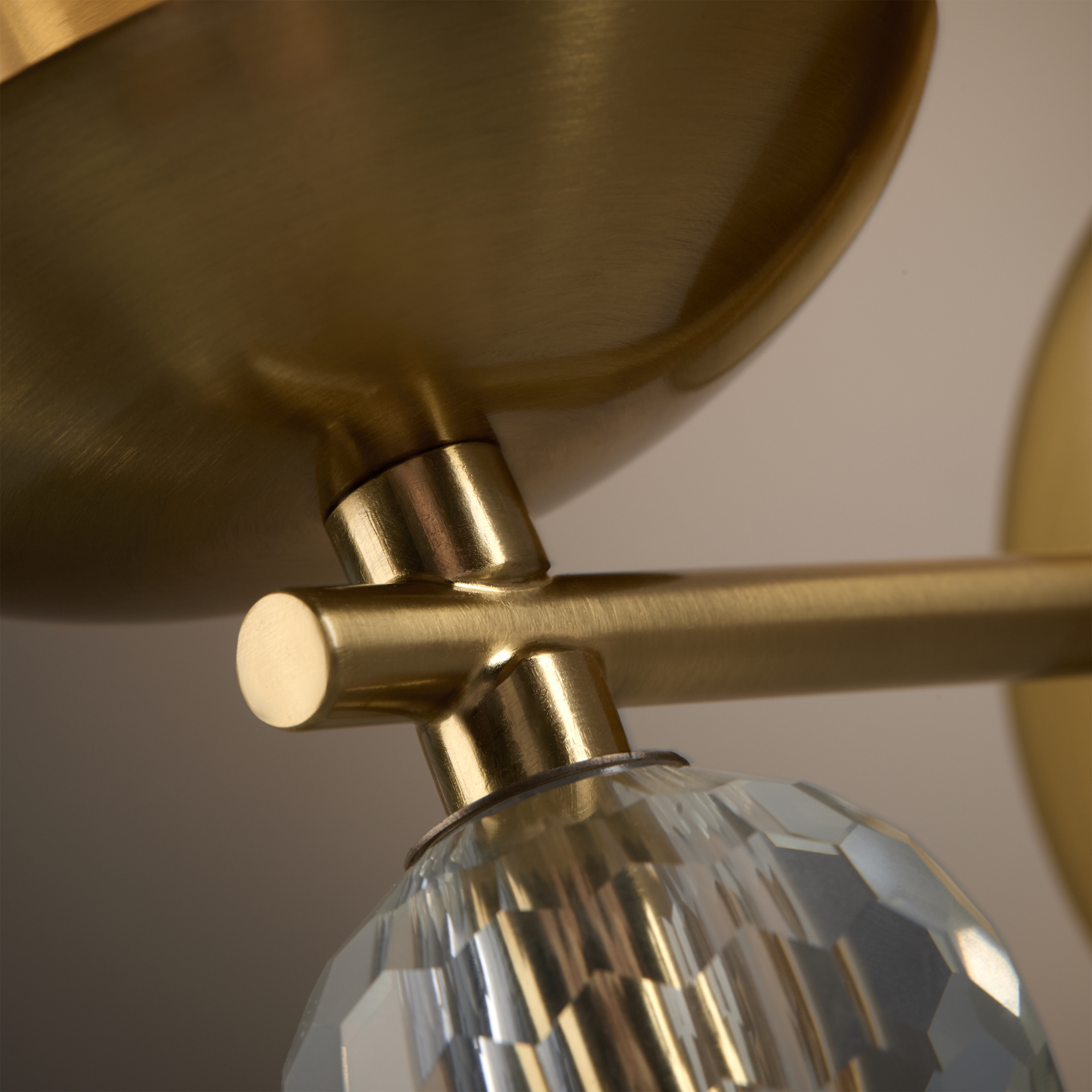 картинка Настенный светильник (бра) Freya FR1009WL-01BS магазин pro-decor.kz являющийся официальным дистрибьютором в Казахстане картинка Настенный светильник (бра) Freya FR1009WL-01BS от магазина pro-decor.kz