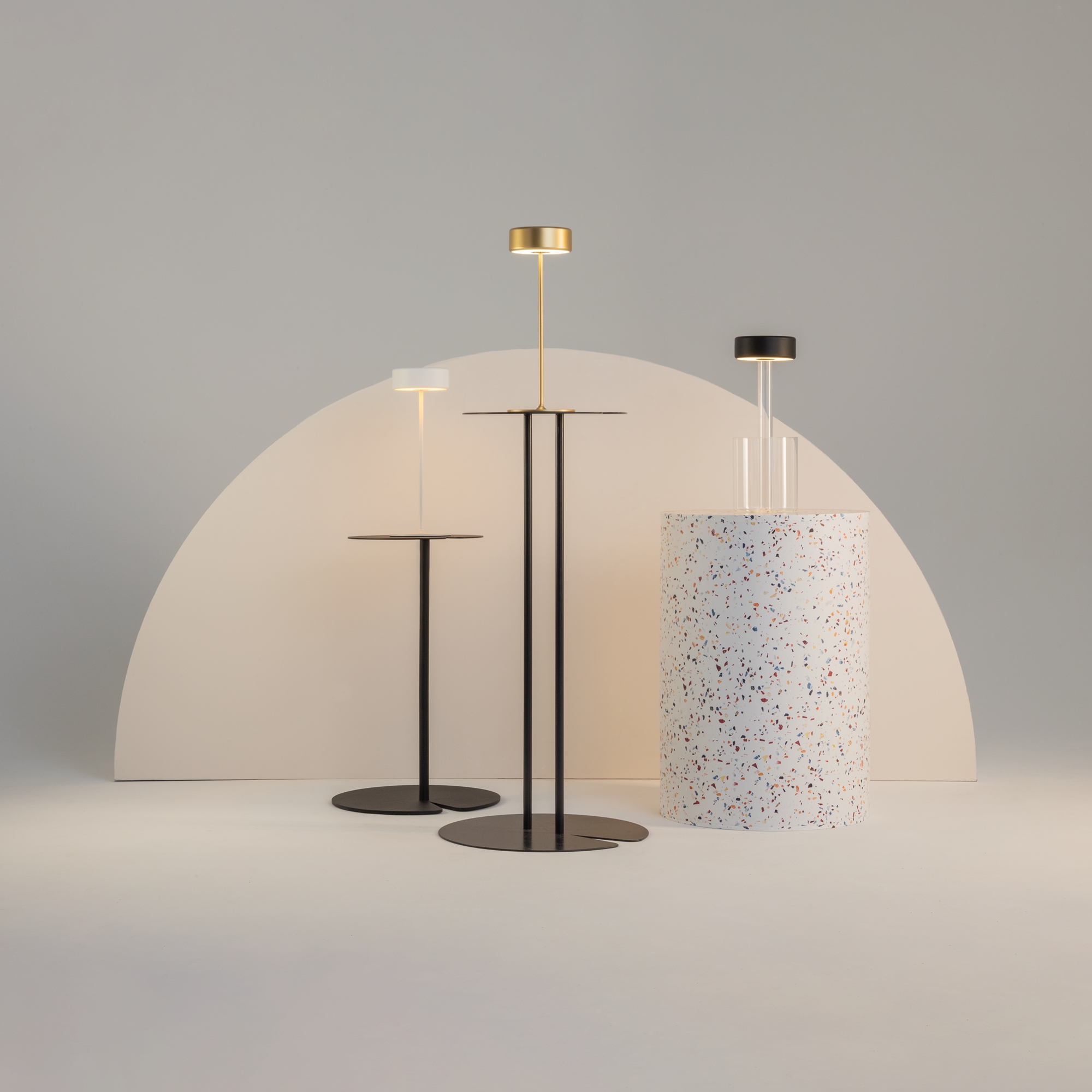 картинка Аккумуляторный светильник Maytoni MOD229TL-L3G3K2 от магазина pro-decor.kz